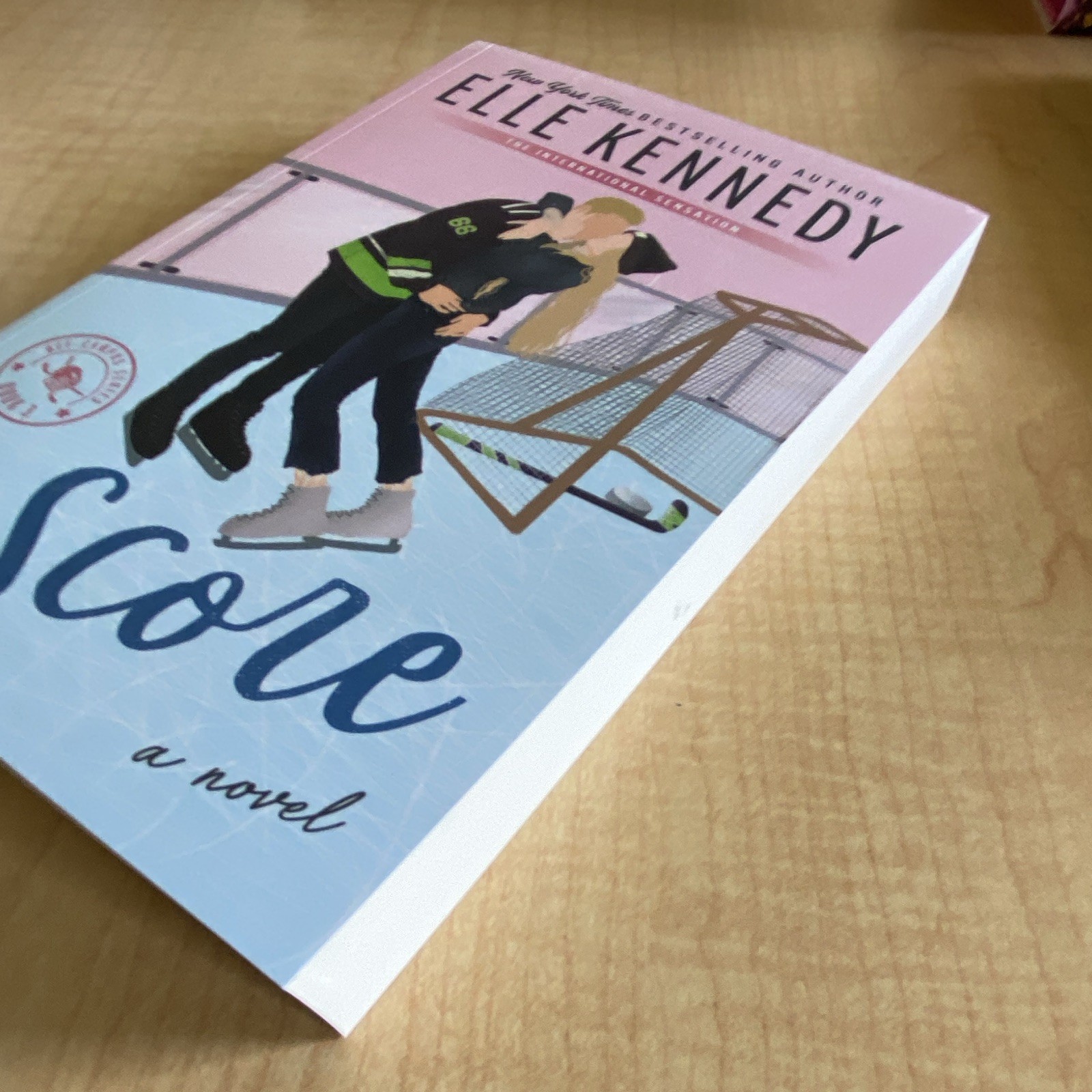 The Score (Off-Campus) by Elle Kennedy, Bloom Books, YA Romance Novel, PB