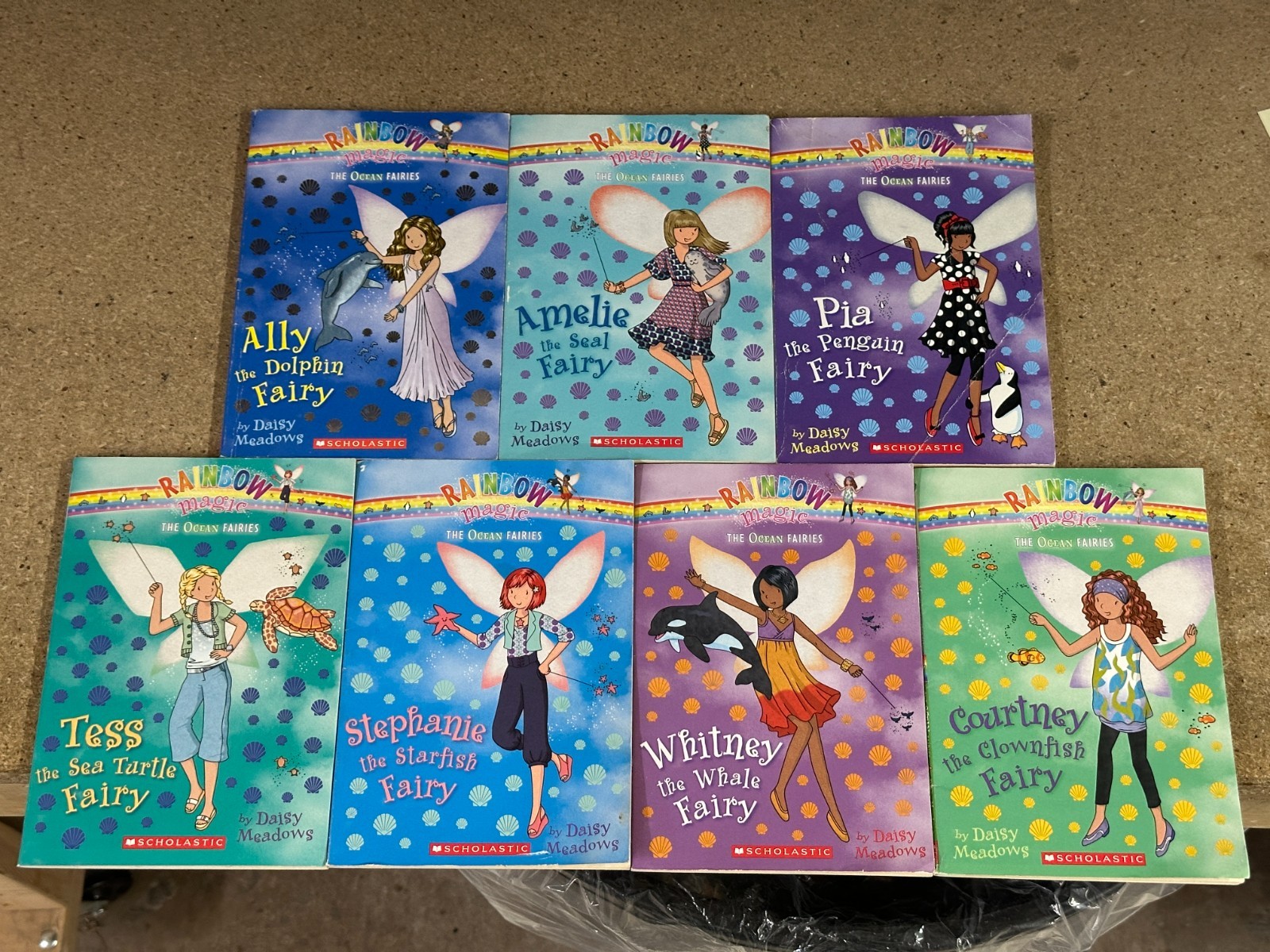 Daisy Meadows : Complete 1-7 Set Rainbow Magic Paperback Books – Good