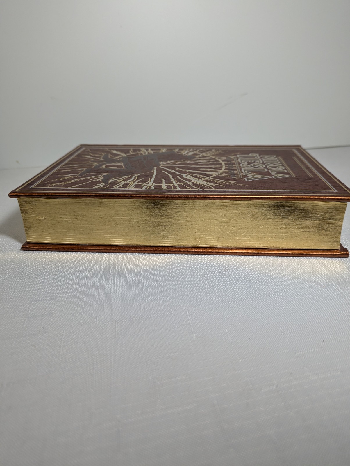 The Autobiography of Nikola Tesla and Other Works (Leather-bound Classics)