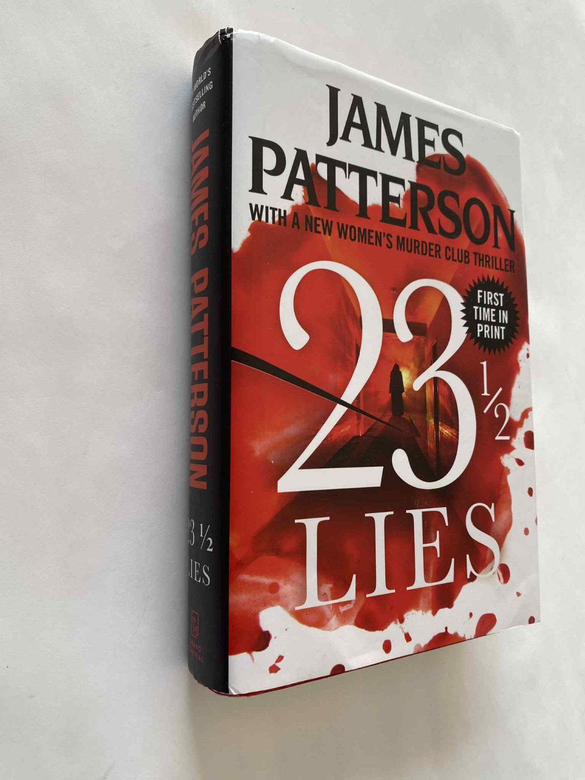 23 1/2 Lies Hardcover with DJ James Patterson – with a New Women’s murd LIKE NEW