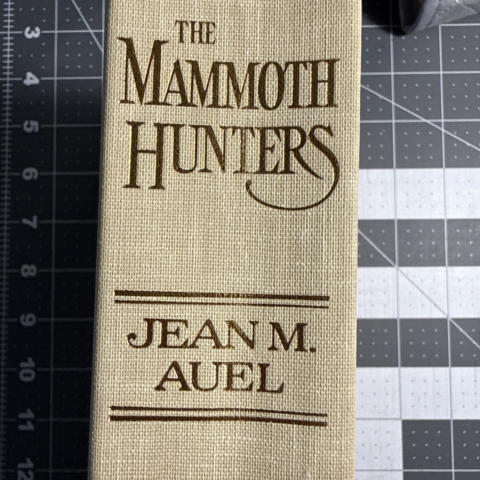 The Mammoth Hunters: Earth’s Children Hardcover Jean M. Auel
