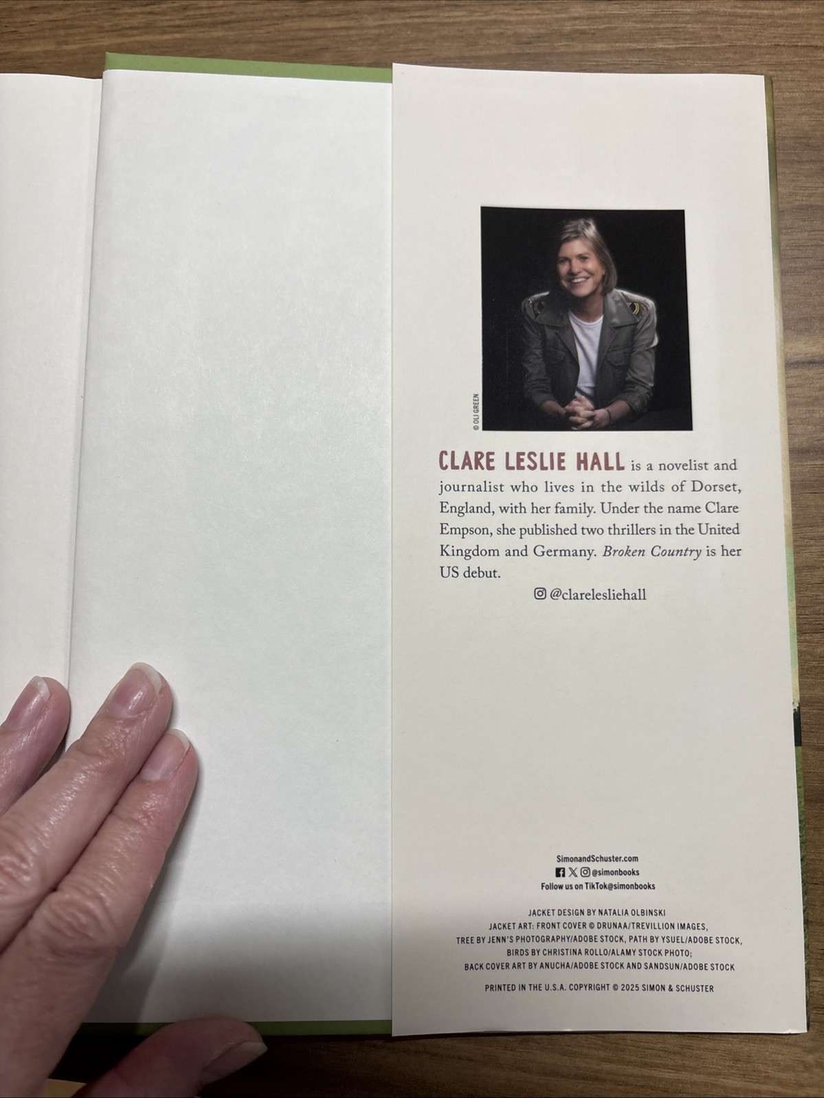 Broken Country (Reese’s Book Club) by Clare Leslie Hall (2025, Hardcover)