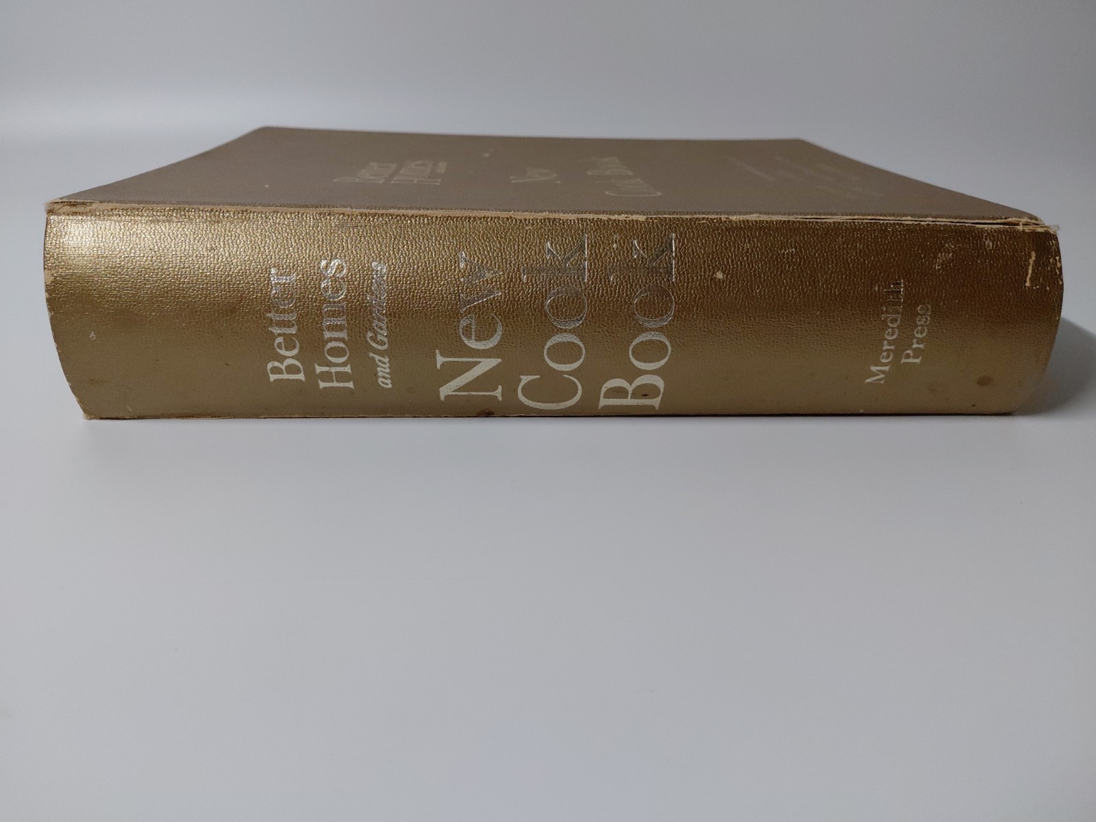 Better Homes Gardens New Cook Book Gold Souvenir Edition 1965 Gold 5 Ring-Binder