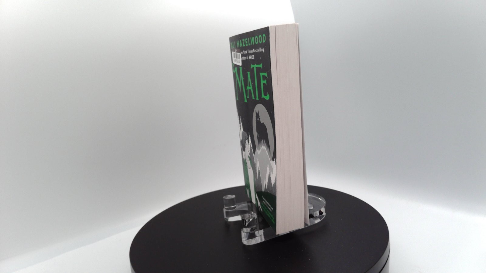 Ali Hazelwood – Mate Used SEE DESCRIPTION – SEE DESCRIPTION
