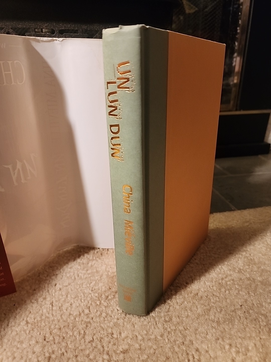 China Miéville SIGNED/Inscribed „Un Lun Dun“ (2007) 1st Edition HCDJ