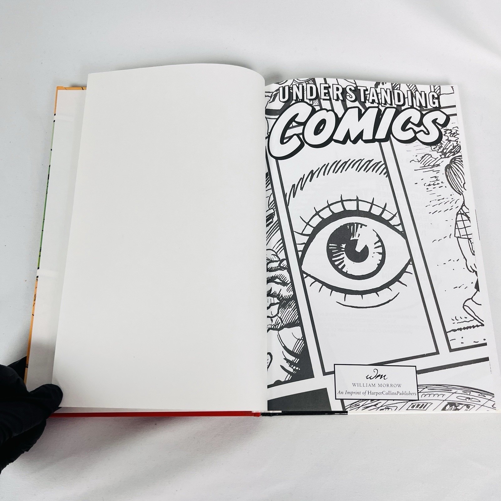 Understanding Comics: The Invisible Art by McCloud, Scott Very Good Condition