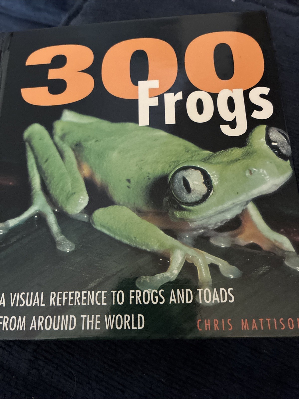 300 Frogs : A Visual Reference to Frogs and Toads from Around the World