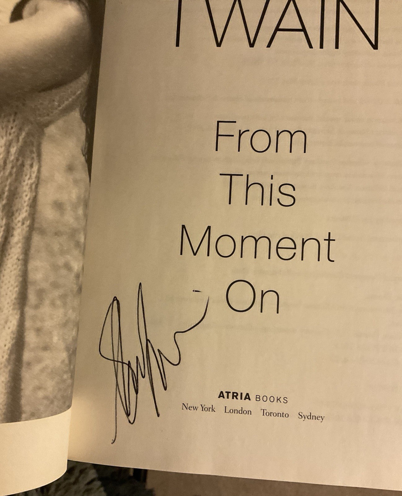ShHANIA TWAIN Signed “From this Moment On” Book NM In Person Autograph @ B&N