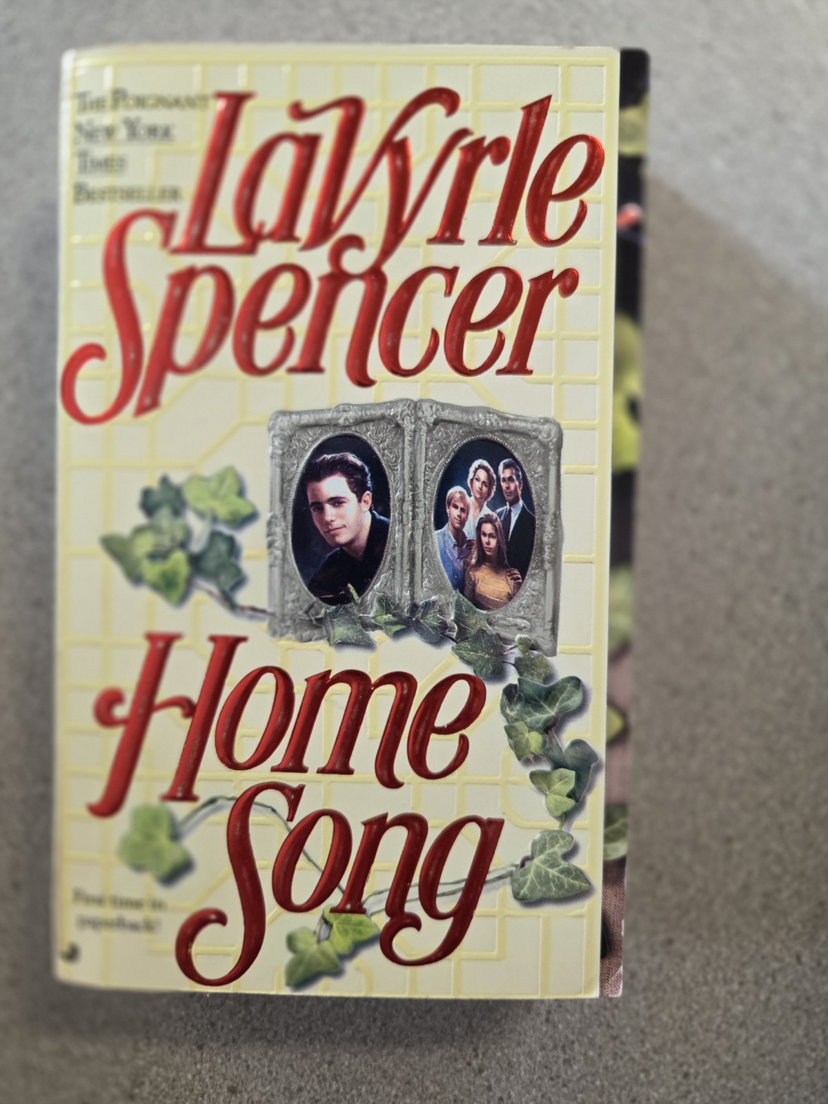 LaVyrle Spencer Lot Of 12. 1 2-in-1 With Another Author =13 Stories. Romance.