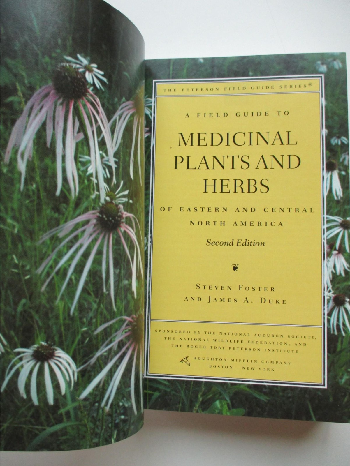 Peterson Field Guide MEDICINAL PLANTS AND HERBS Eastern/Central Revised 2nd Ed