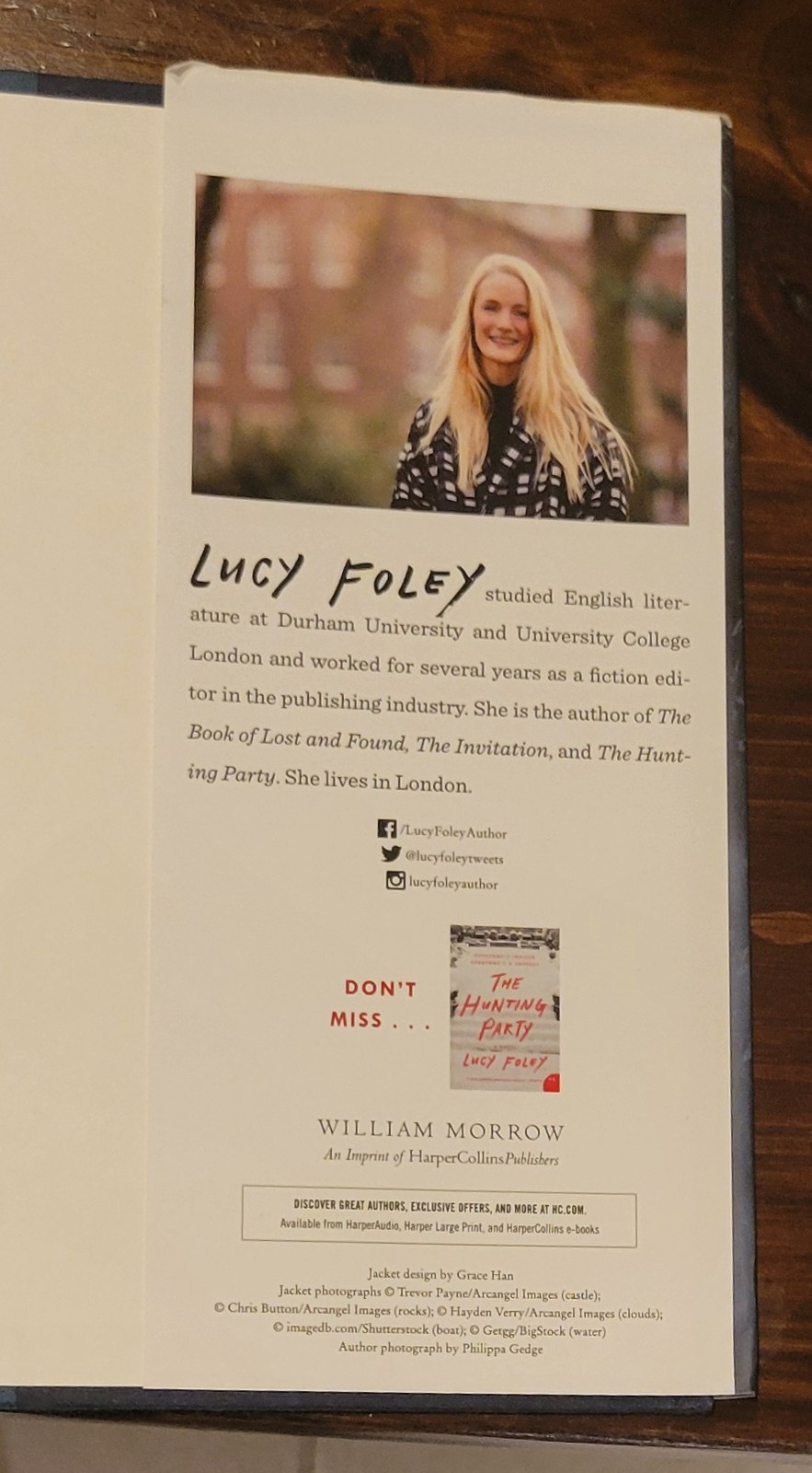 THE GUEST LIST: A NOVEL by Lucy Foley 1st US ed Hardcover & DJ 2020 Excellent