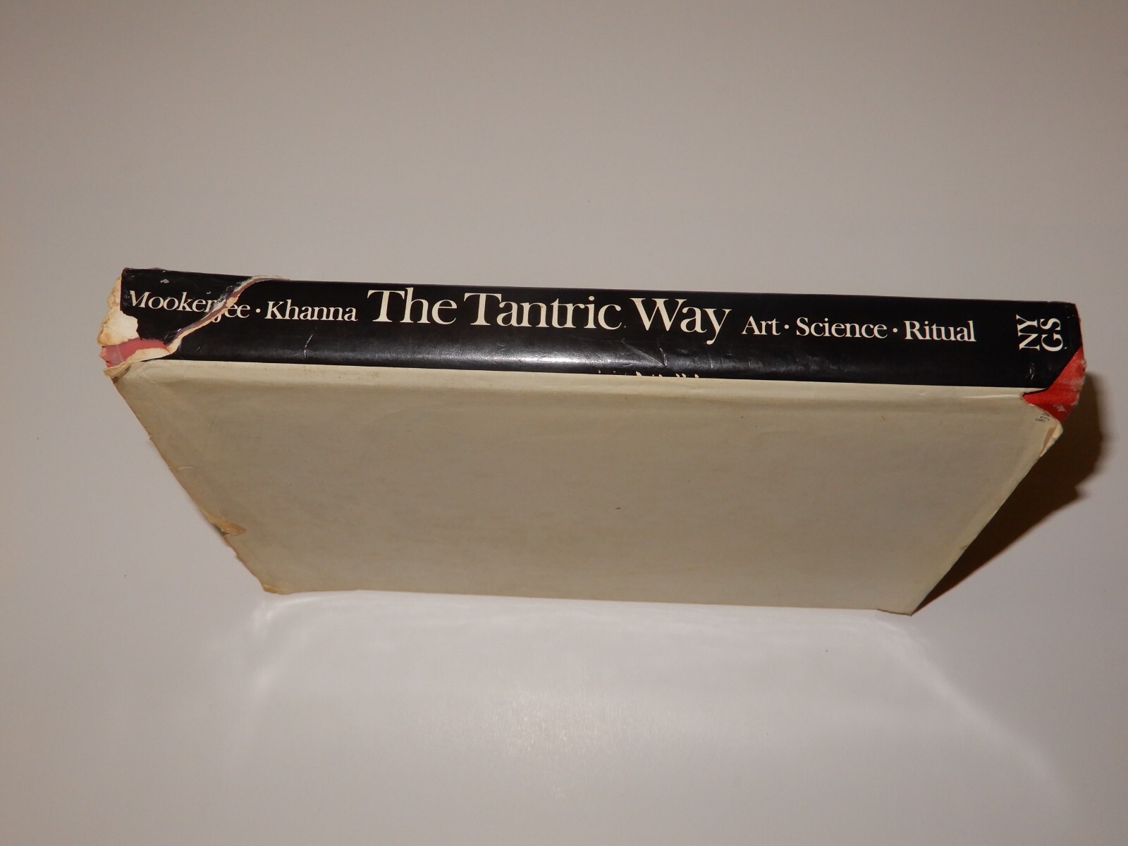 THE TANTRIC WAY 1977 AJIT MOOKERJEE & MADHU KHANNA 1977 NEW YORK GRAPHIC SOCIETY