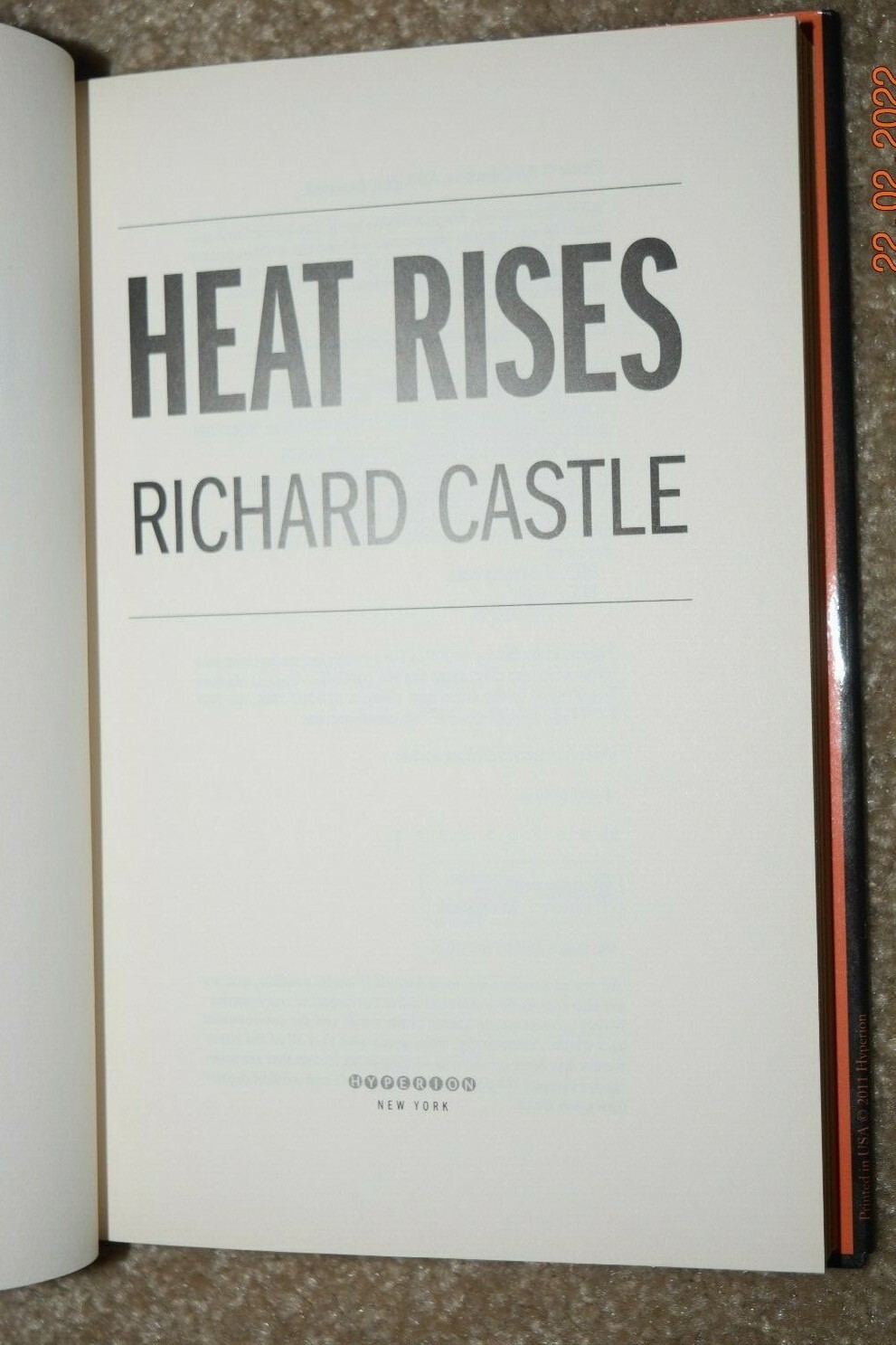 RICHARD CASTLE: „HEAT RISES,“ 301 Pages, Hard Cover Book, (c) ABC STUDIOS