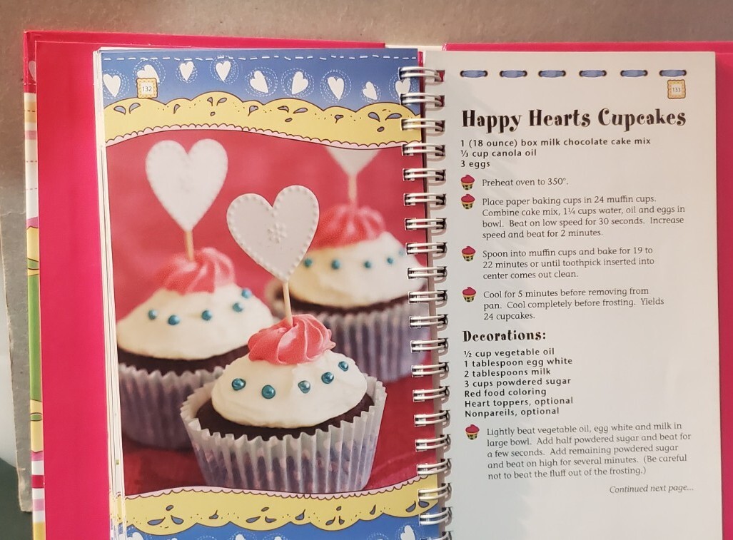 NEW „EASY CUPCAKE RECIPES“ Hardback Spiral 2010 Cookbook Resources LLC 174 Pages