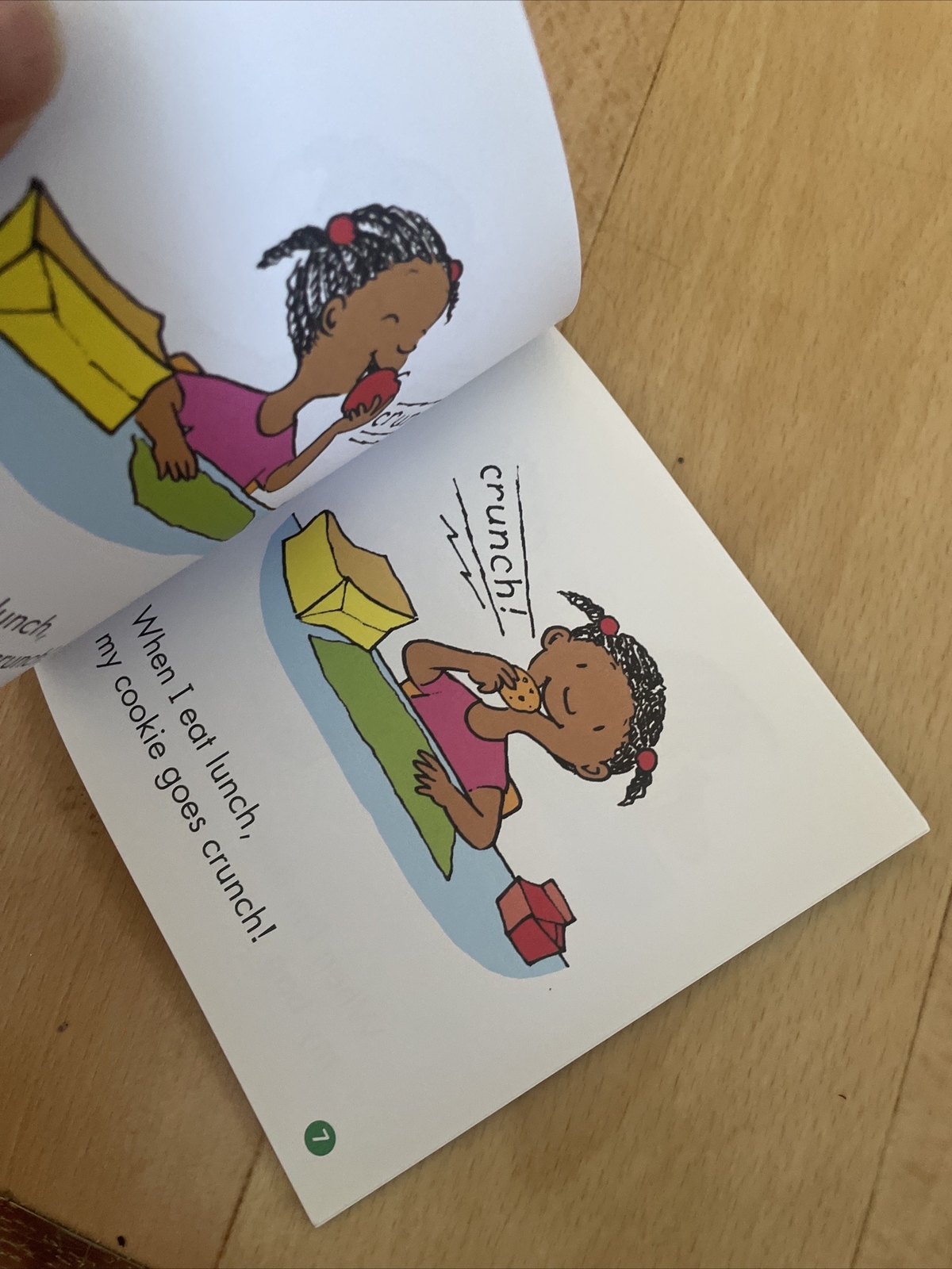 FIRST LITTLE READERS, LIZ CHARLESWORTH, LUNCH CRUNCH, 14 by 14CM