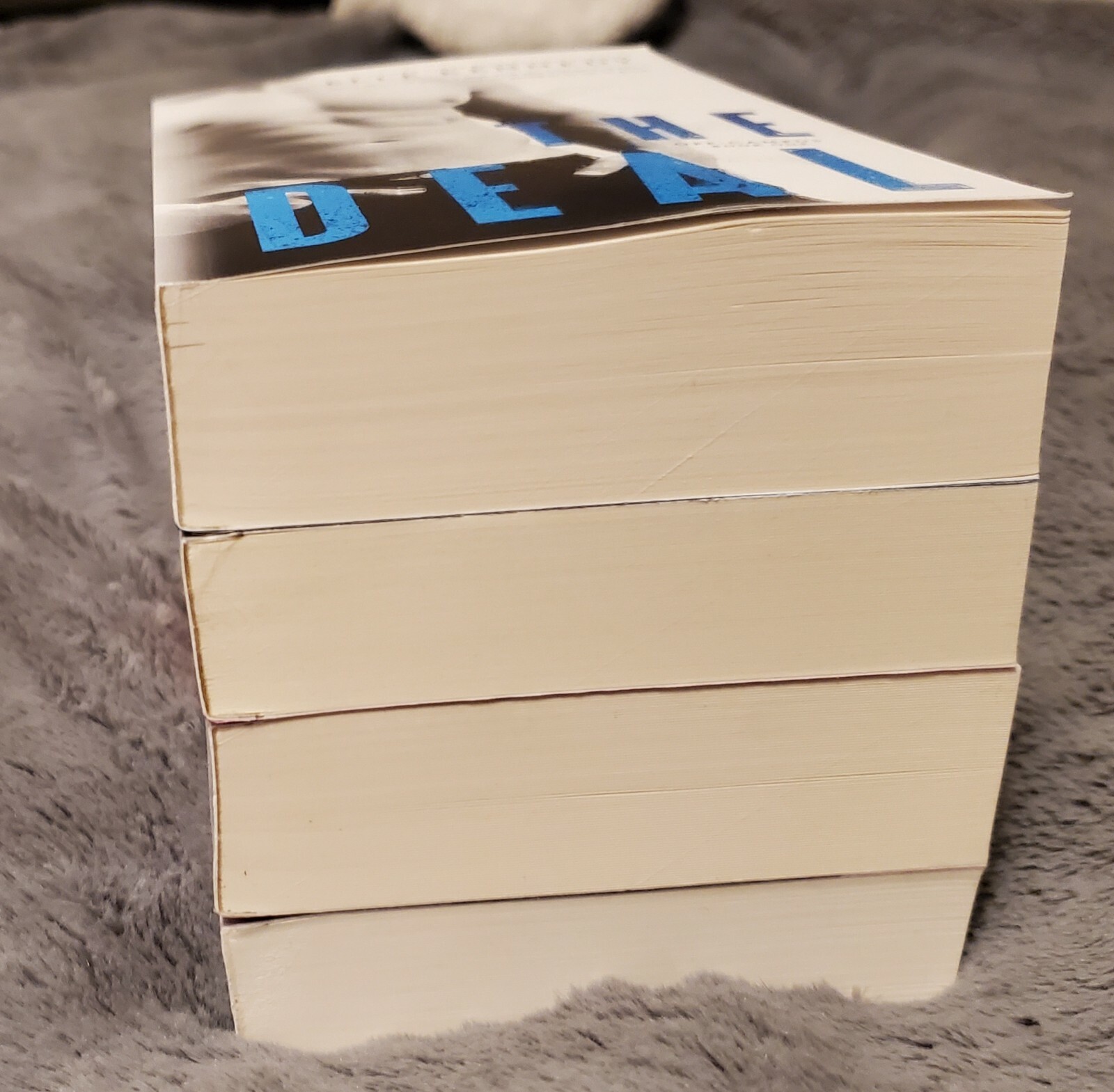The Deal et al. Off Campus – Elle Kennedy pocket book editions.