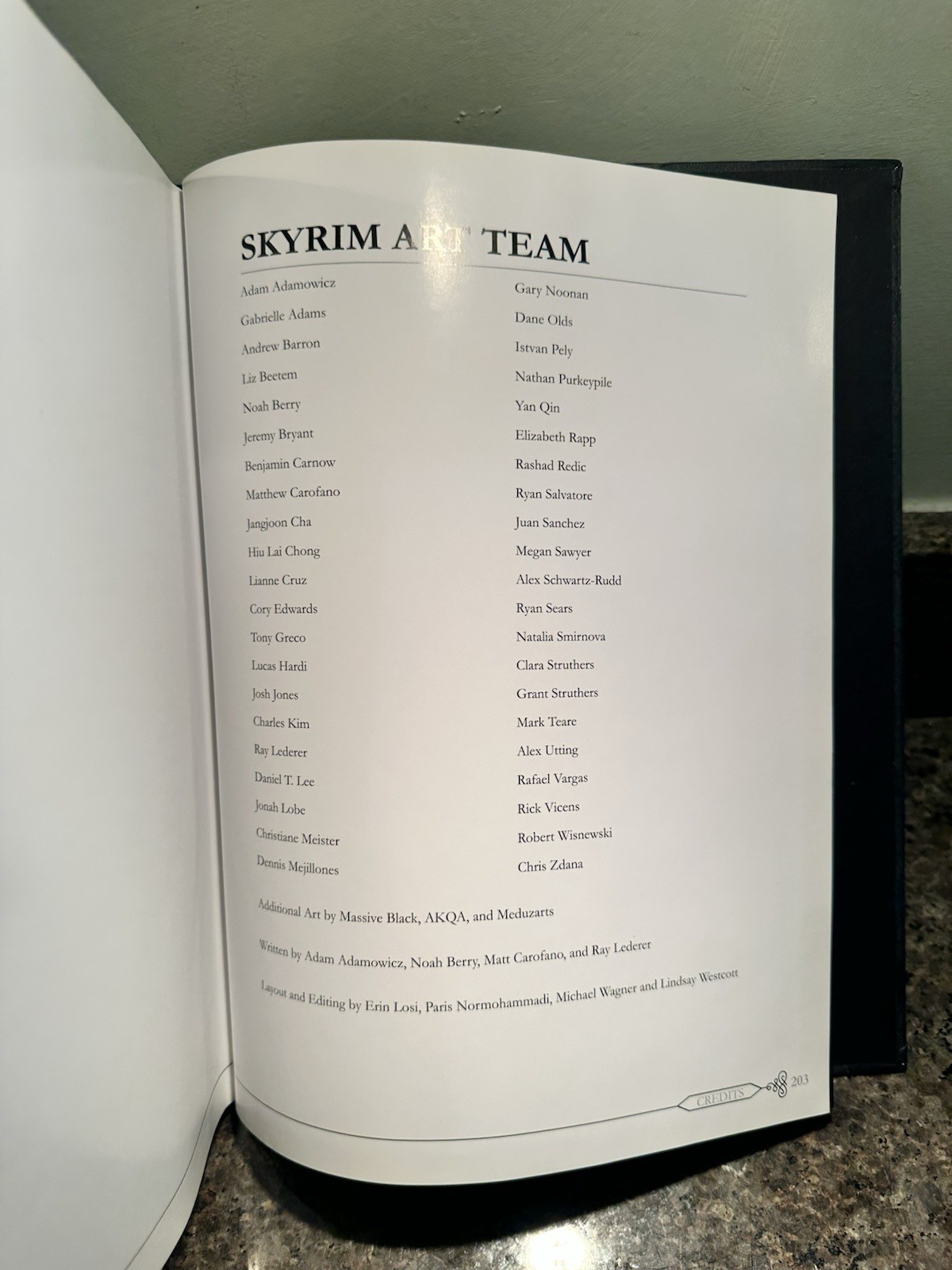 The Elder Scrolls V: Skyrim Collector’s Edition Art Book Leatherbound Hardcover