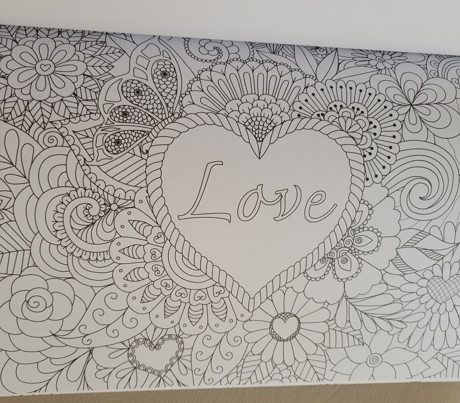 LOVE YOU MOM ADULT COLORING BOOK – 2022 TOPIX MEDIA – 47 FESTIVE COLORING PAGES