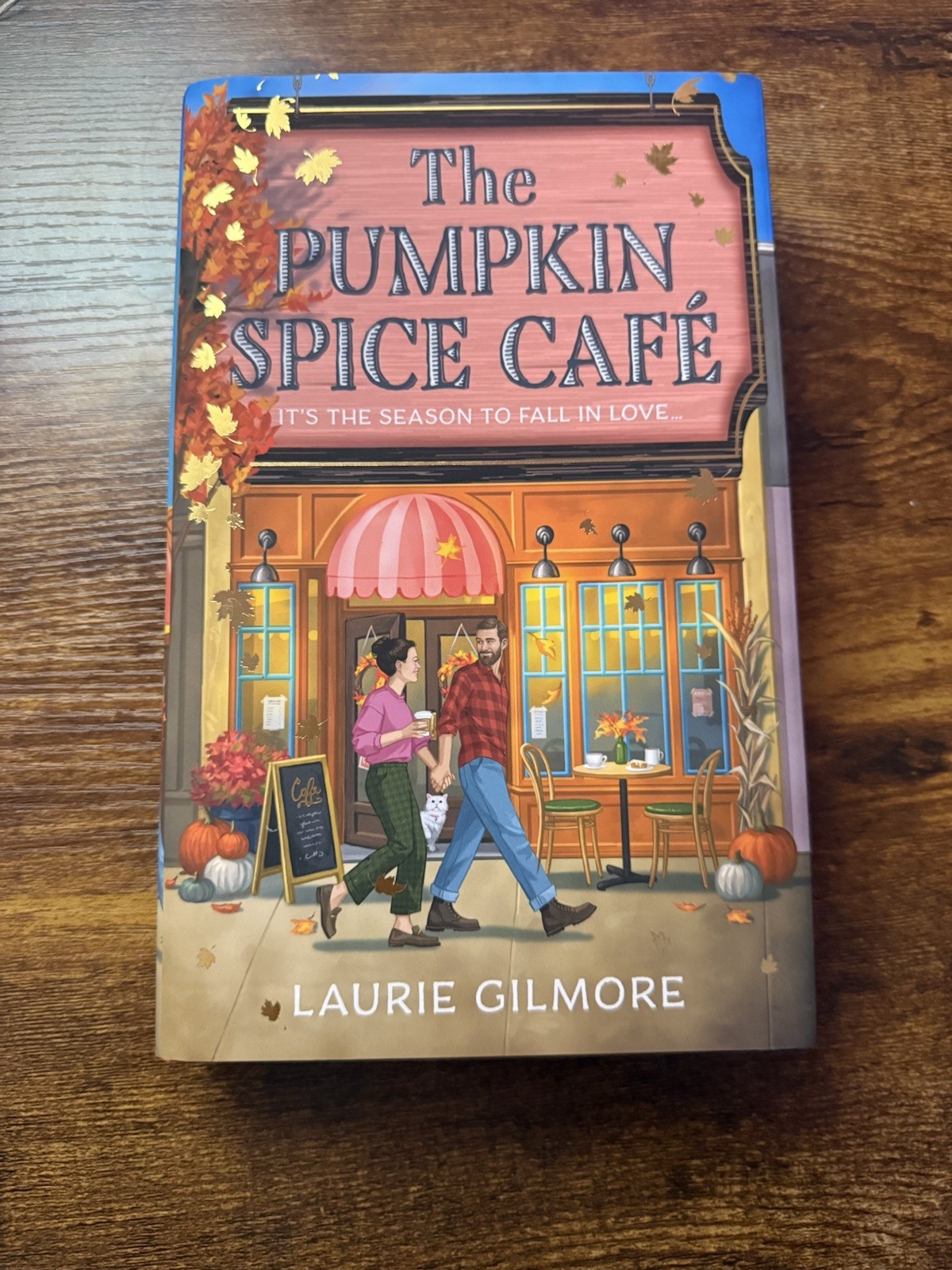 Pumpkin Spice Café (Deluxe Edition) (Dream Harbor, Book 1) by Laurie Gilmore…