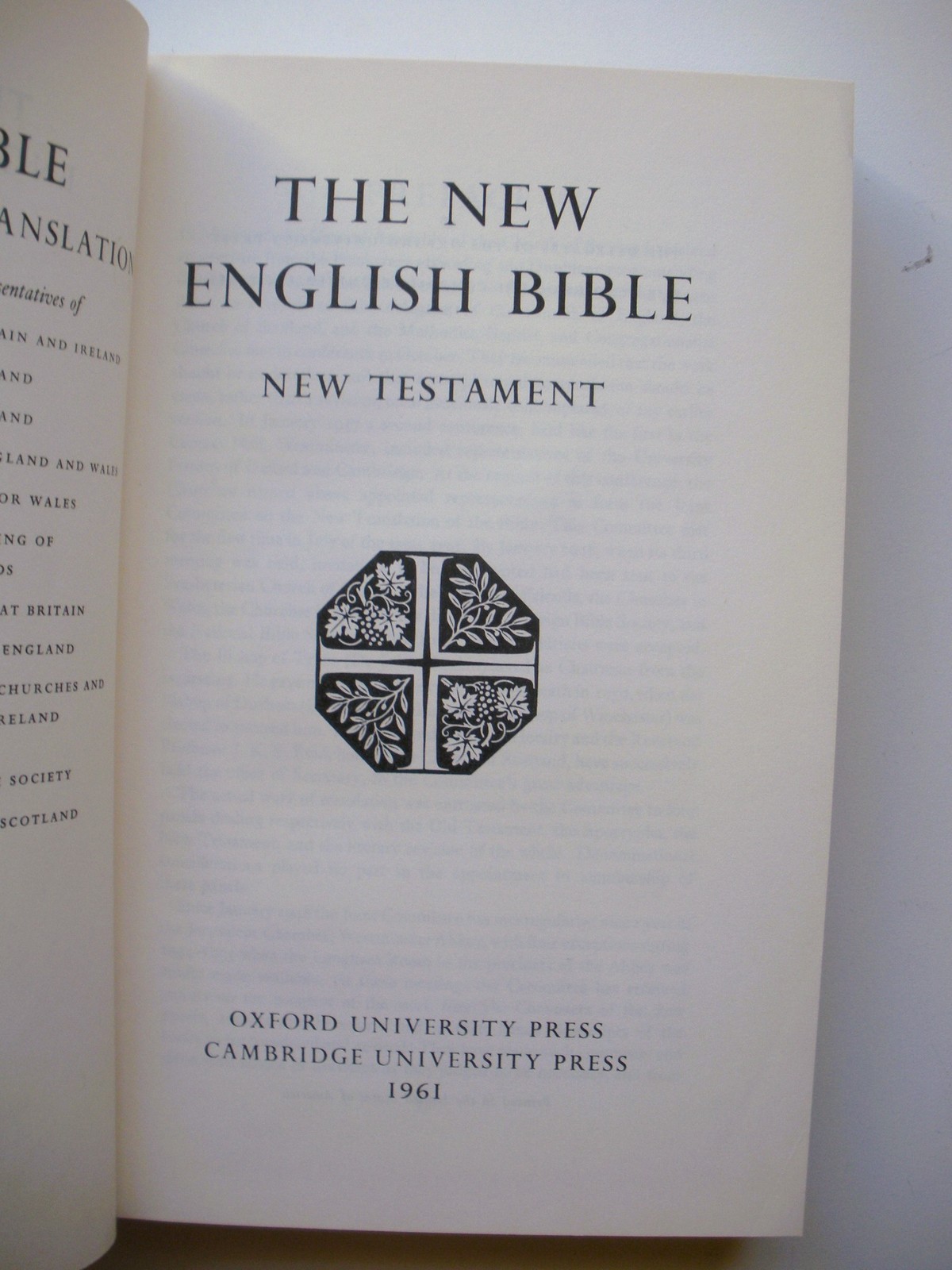 BIBLES & CHRISTIAN STUDY 9 Book Lot – Words of Jesus – The Message – Dictionary
