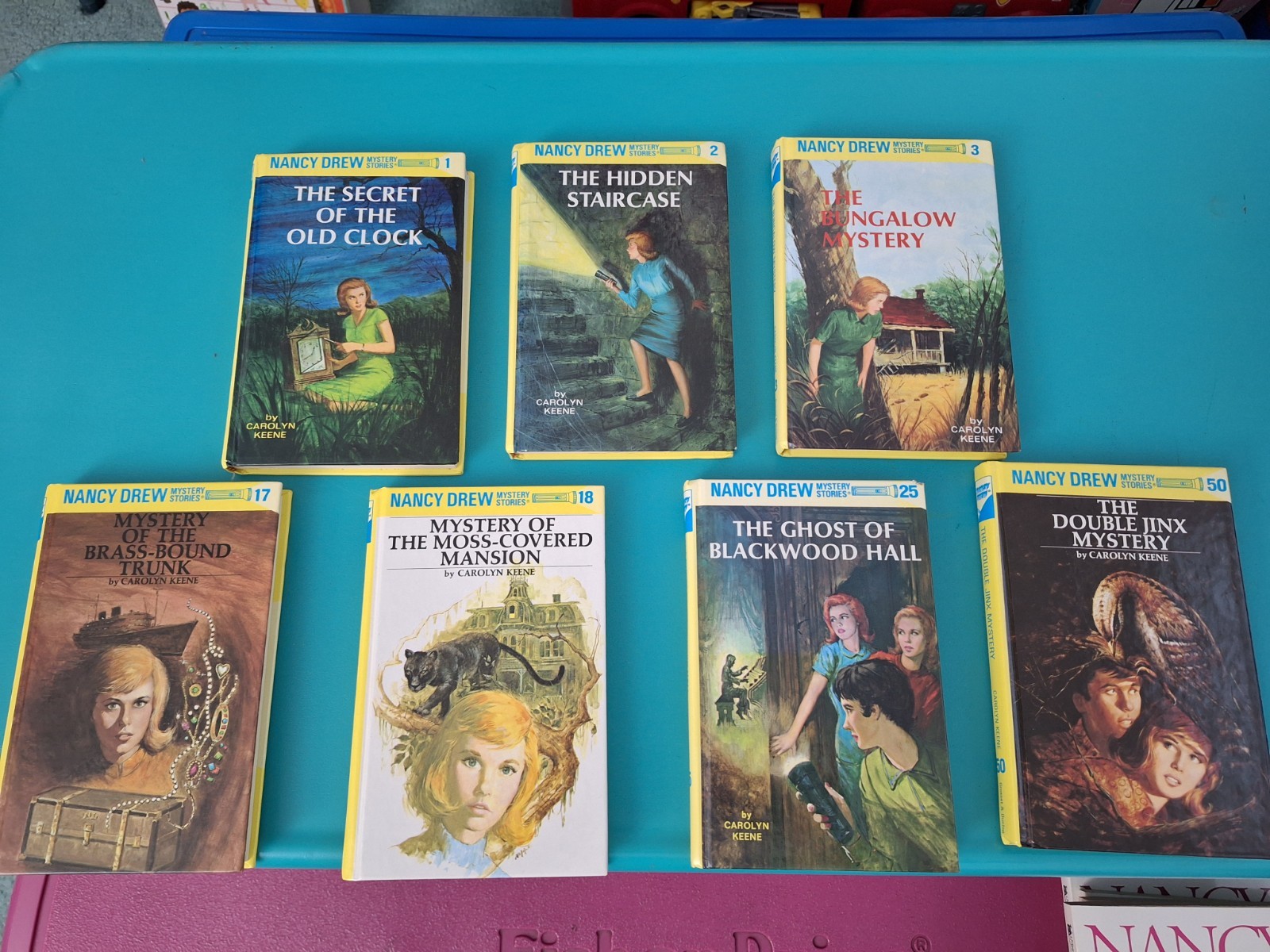 Lot of 21 Nancy Drew books, very good condition