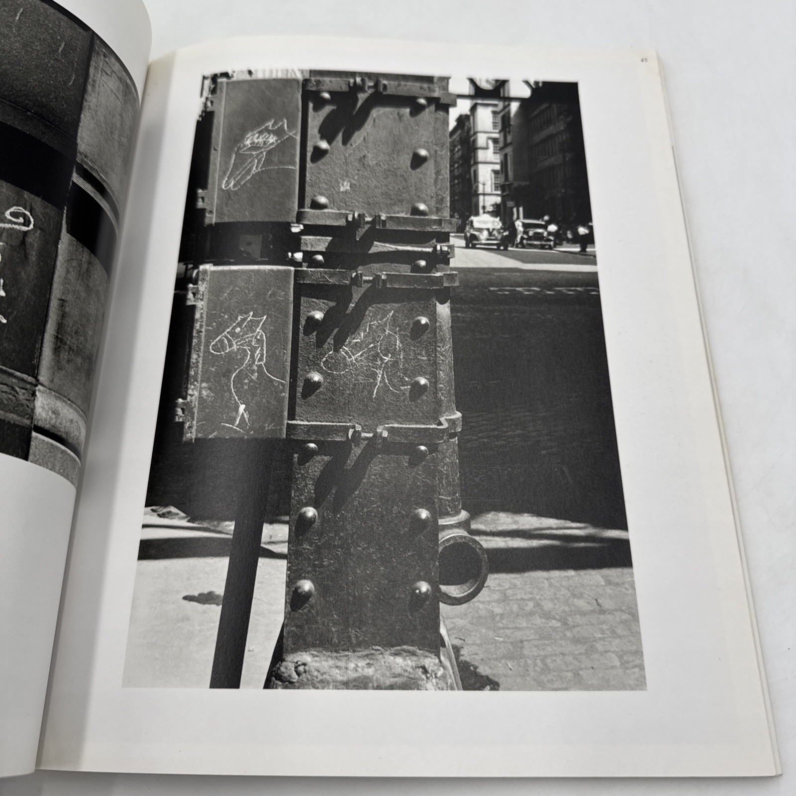 Helen Levitt In The Street 1987 1st Edition PB Chalk Drawings Messages Duke