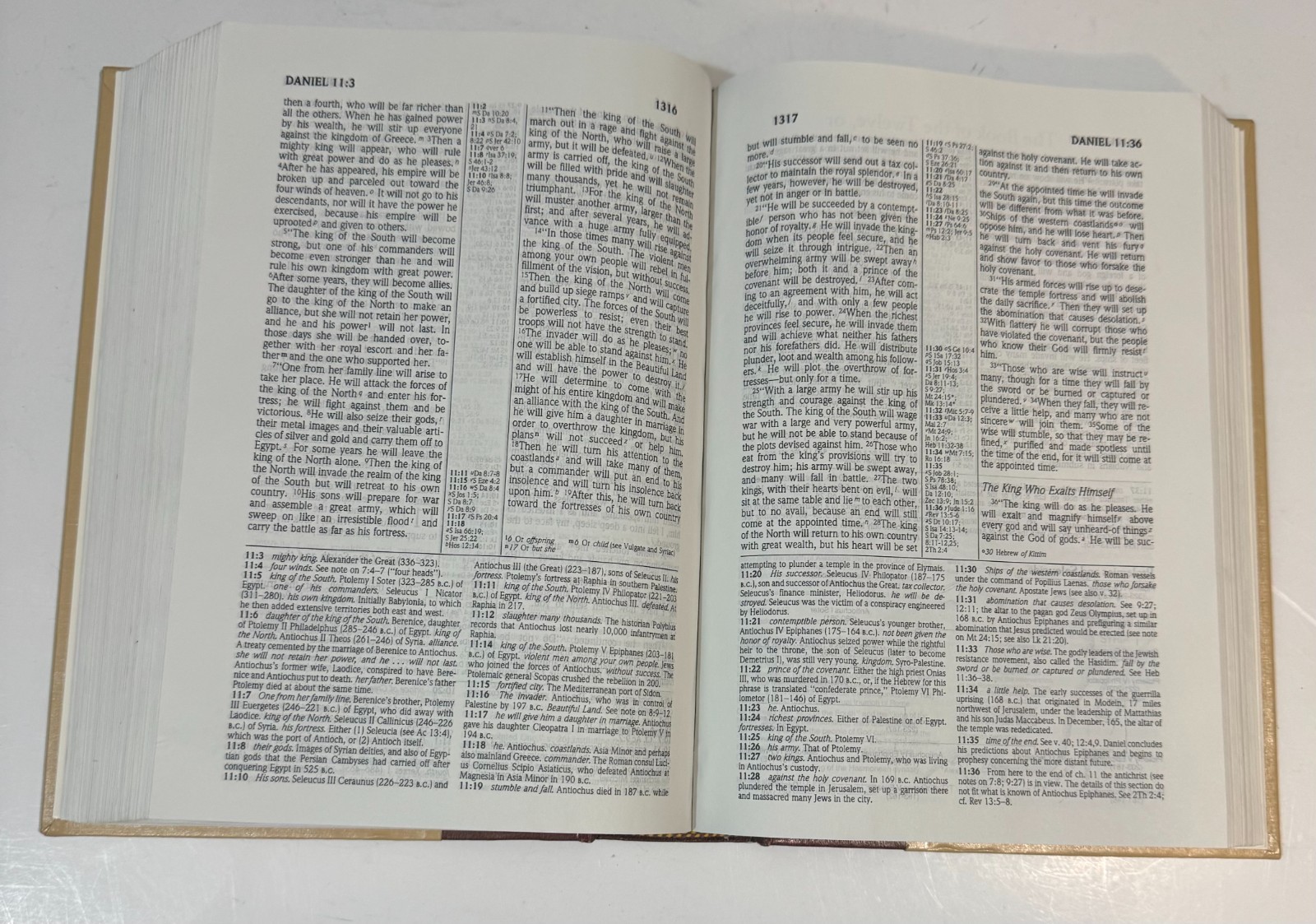 The NIV Study Bible by Zondervan Staff Hardcover 1985 Red Letter, Maps, Charts