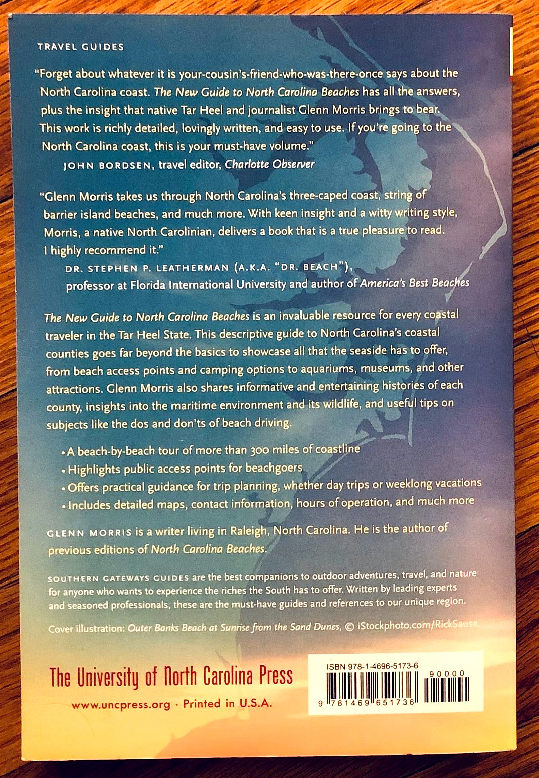 SOUTHERN GATEWAYS GUIDE TO NORTH CAROLINA BEACHES (2019) GLENN MORRIS—390 PAGES