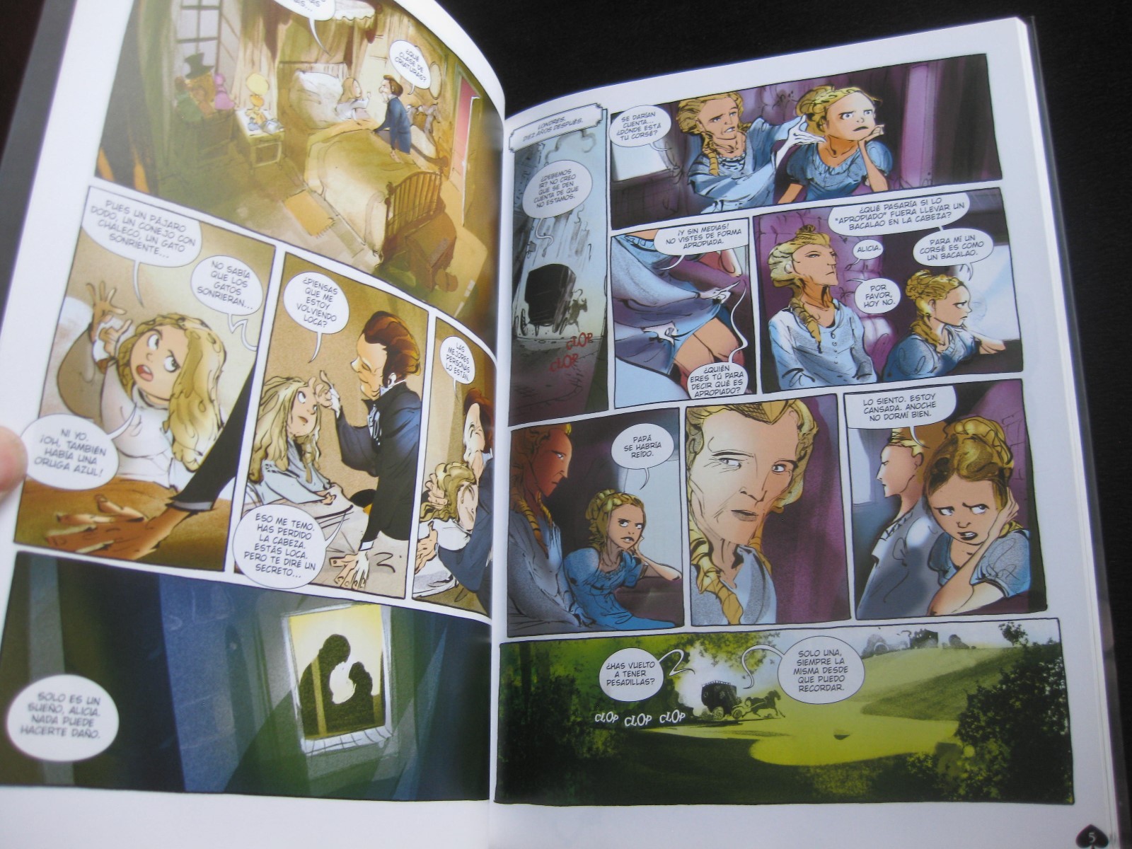 Tim Burton Alice in Wonderland Alicia Pais De Las Maravillas Cartoon Book WOW