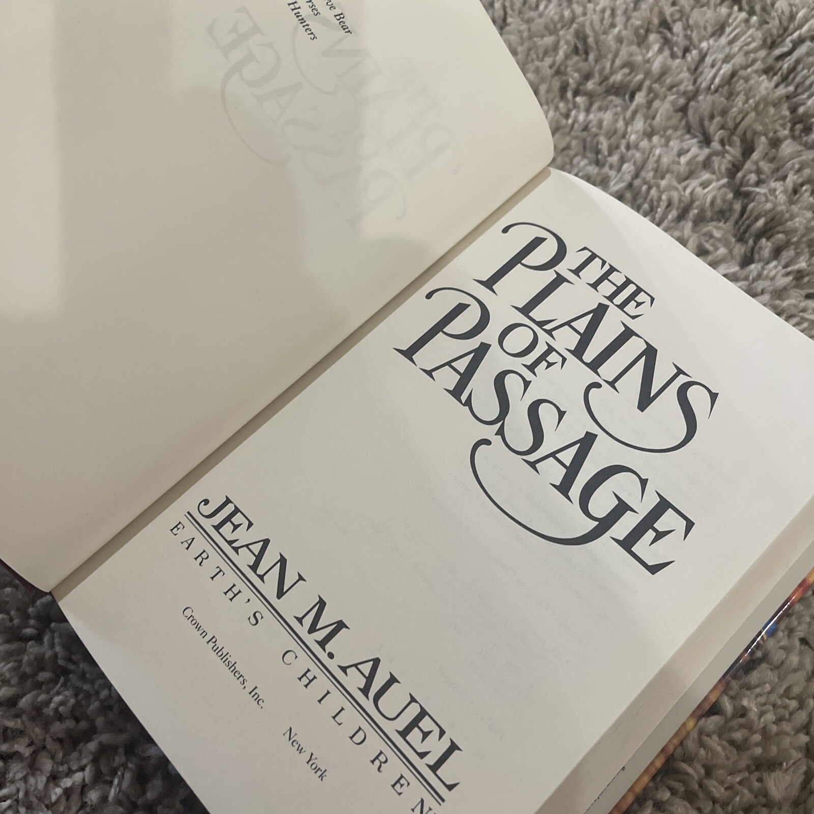 Earth’s Children Ser.: The Plains of Passage : A Novel by Jean M. Auel 1990 HCDJ