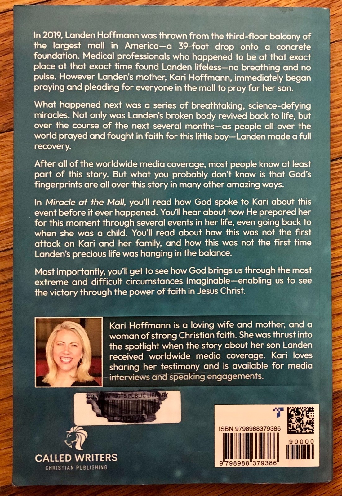 MIRACLE AT THE MALL—KARI HOFFMANN (2025) 221 PAGES—FORMER LIBRARY COPY