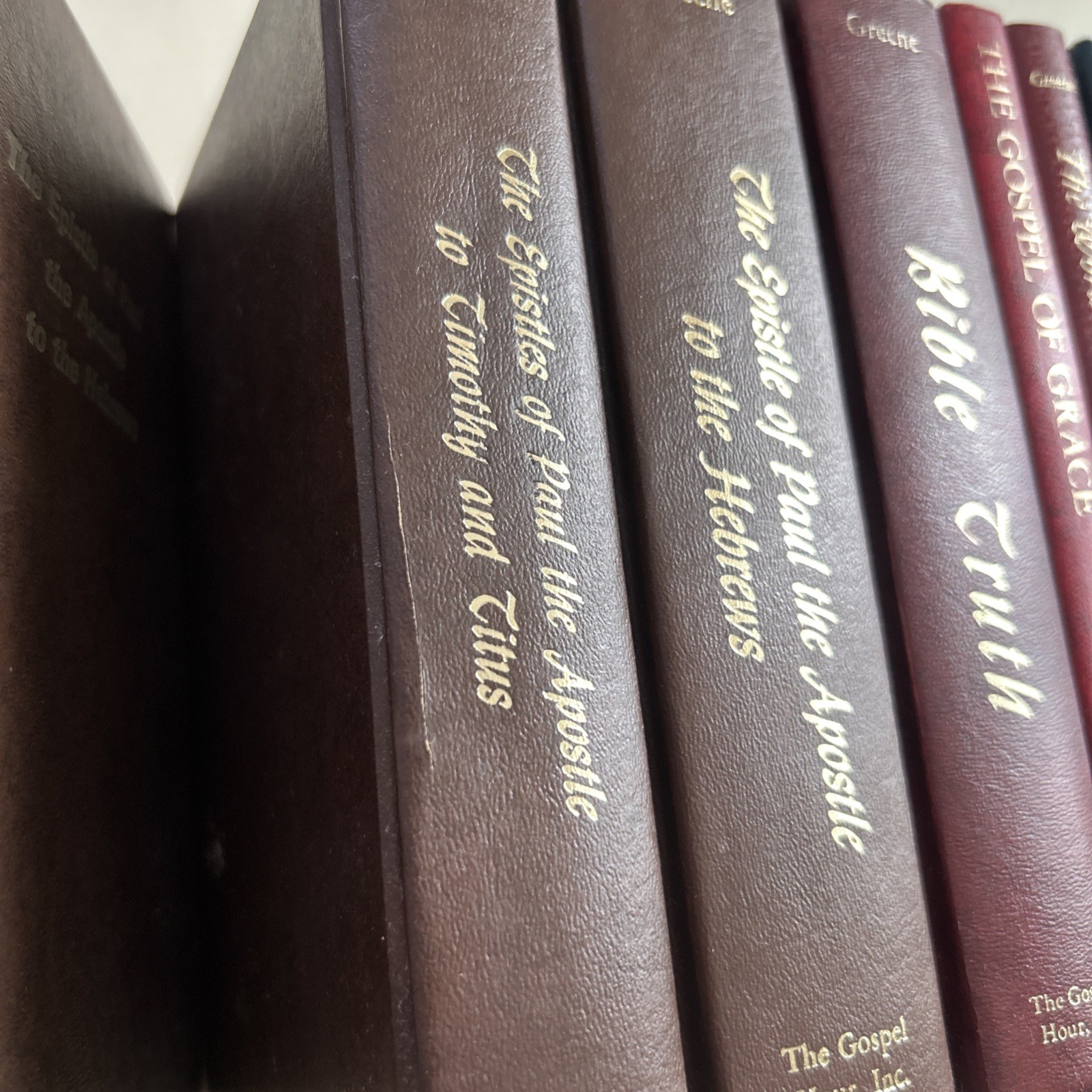 The Gospel Hour 16 Book Lot (Acts of the Apostles, Gospel According to John etc)