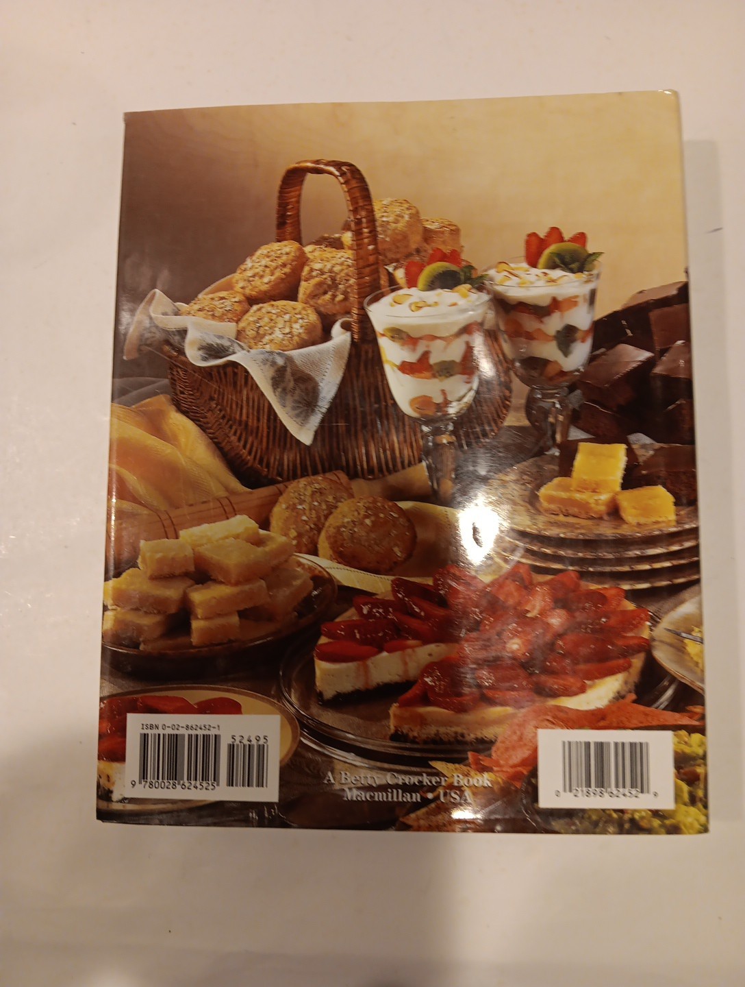 BETTY CROCKER’S BEST OF HEALTHY AND HEARTY COOKING 1998 HB DJ 448 PAGES