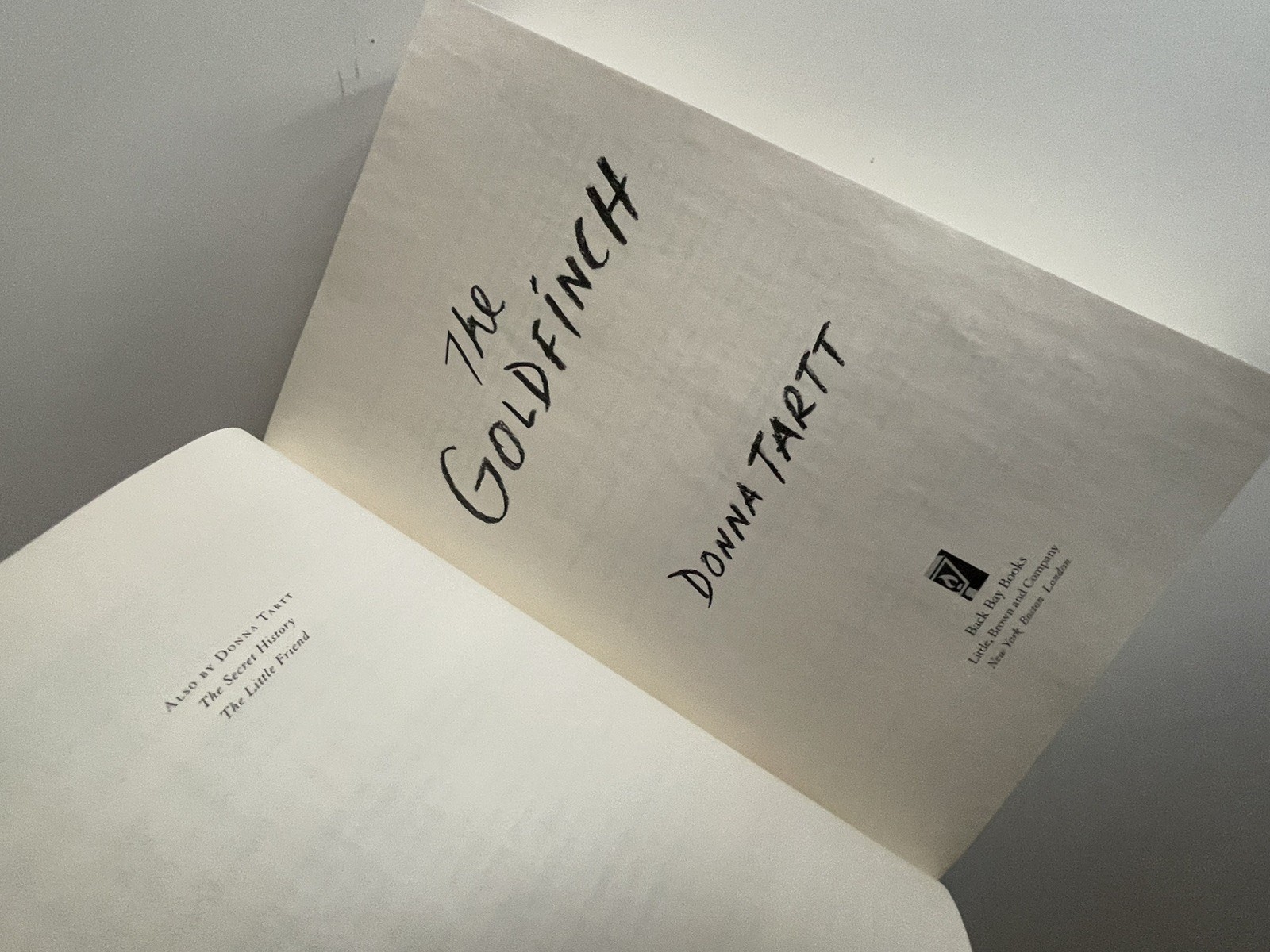 The Goldfinch by Donna Tartt Pulitzer Prize Winner First Paperback Edition 2015