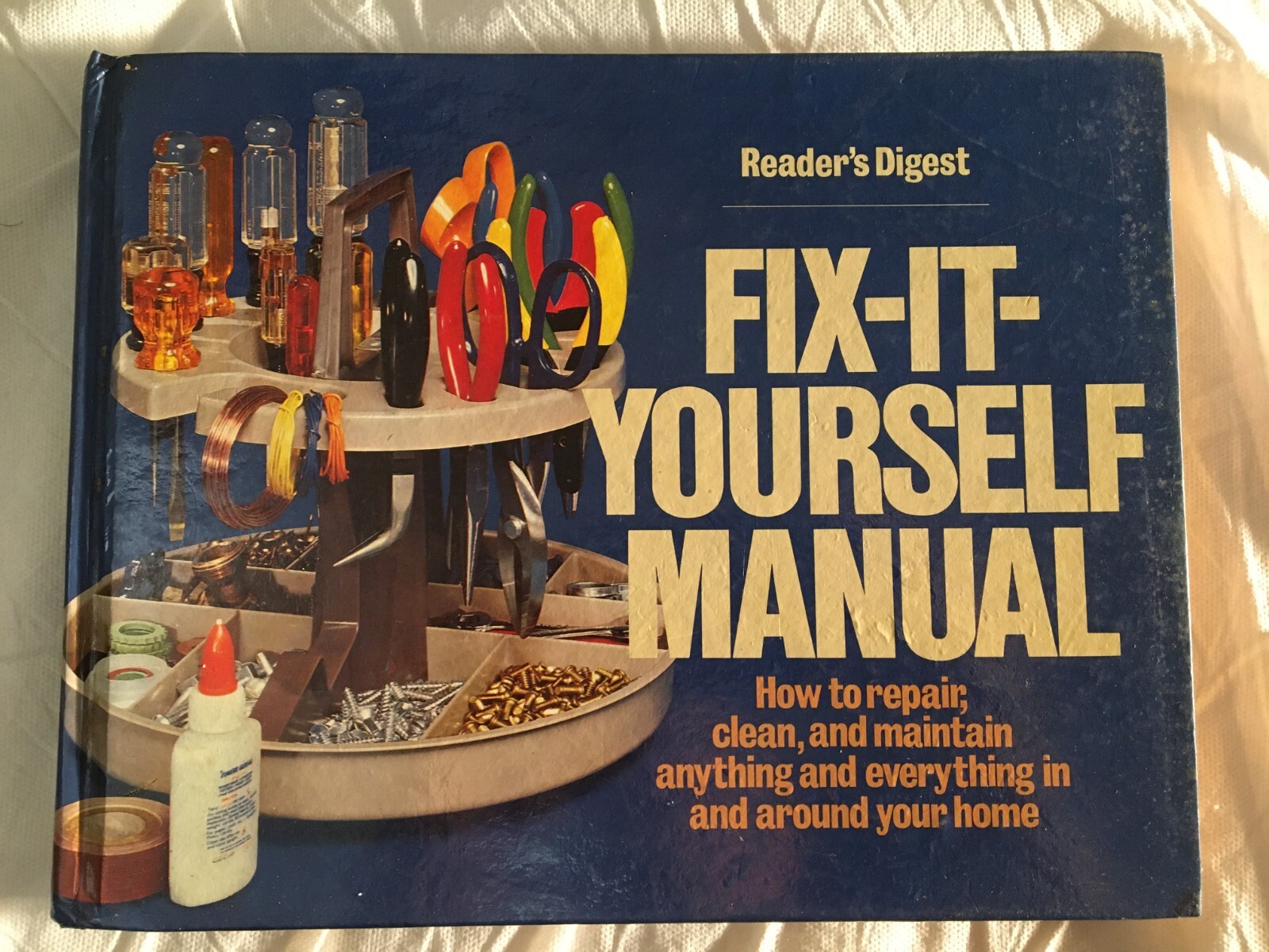 FIX IT YOURSELF MANUAL by Readers Digest Hardback Book 480 pages