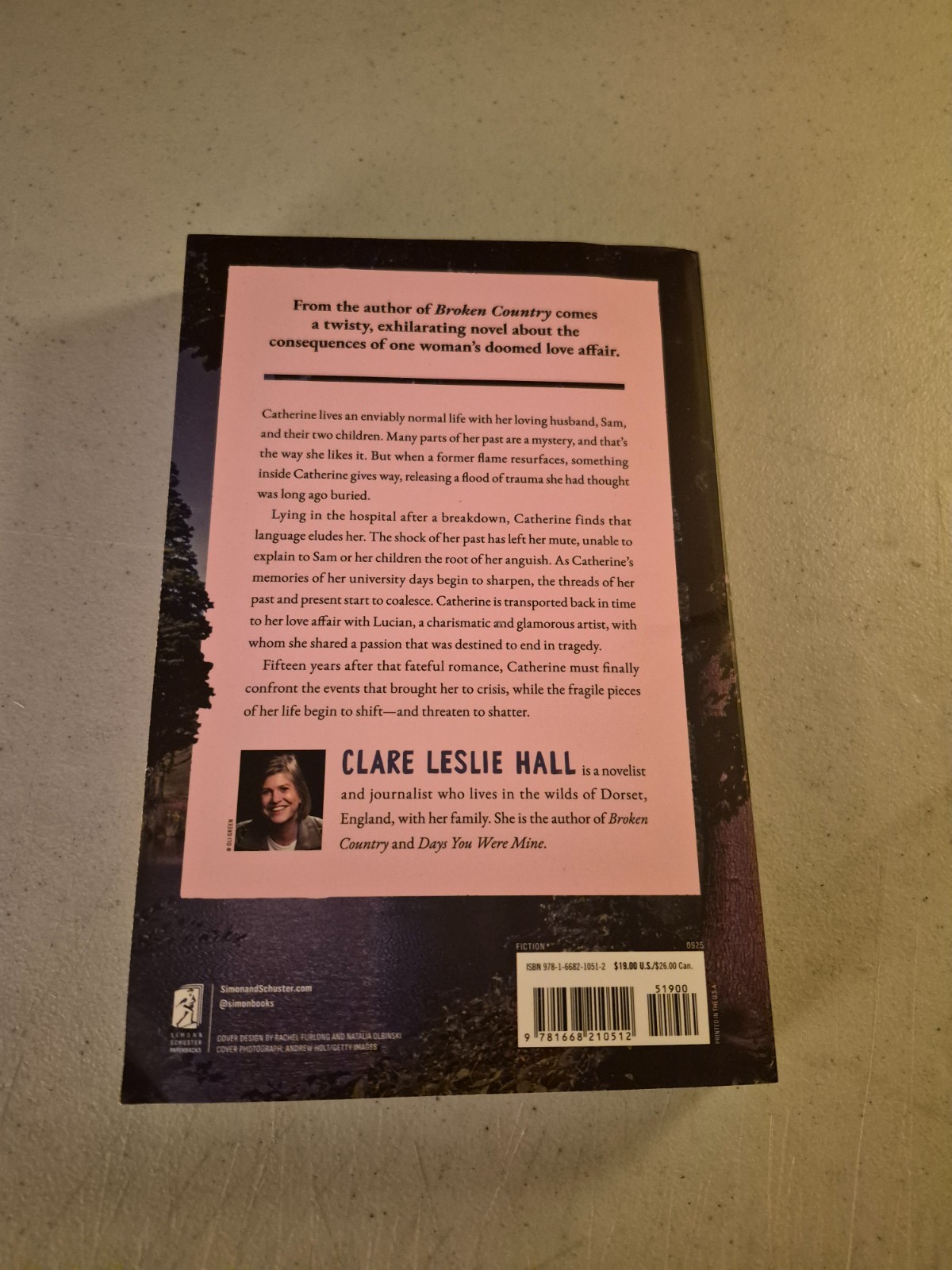 Pictures of Him – Clare Leslie Hall (Paperback, 2025) Brand New