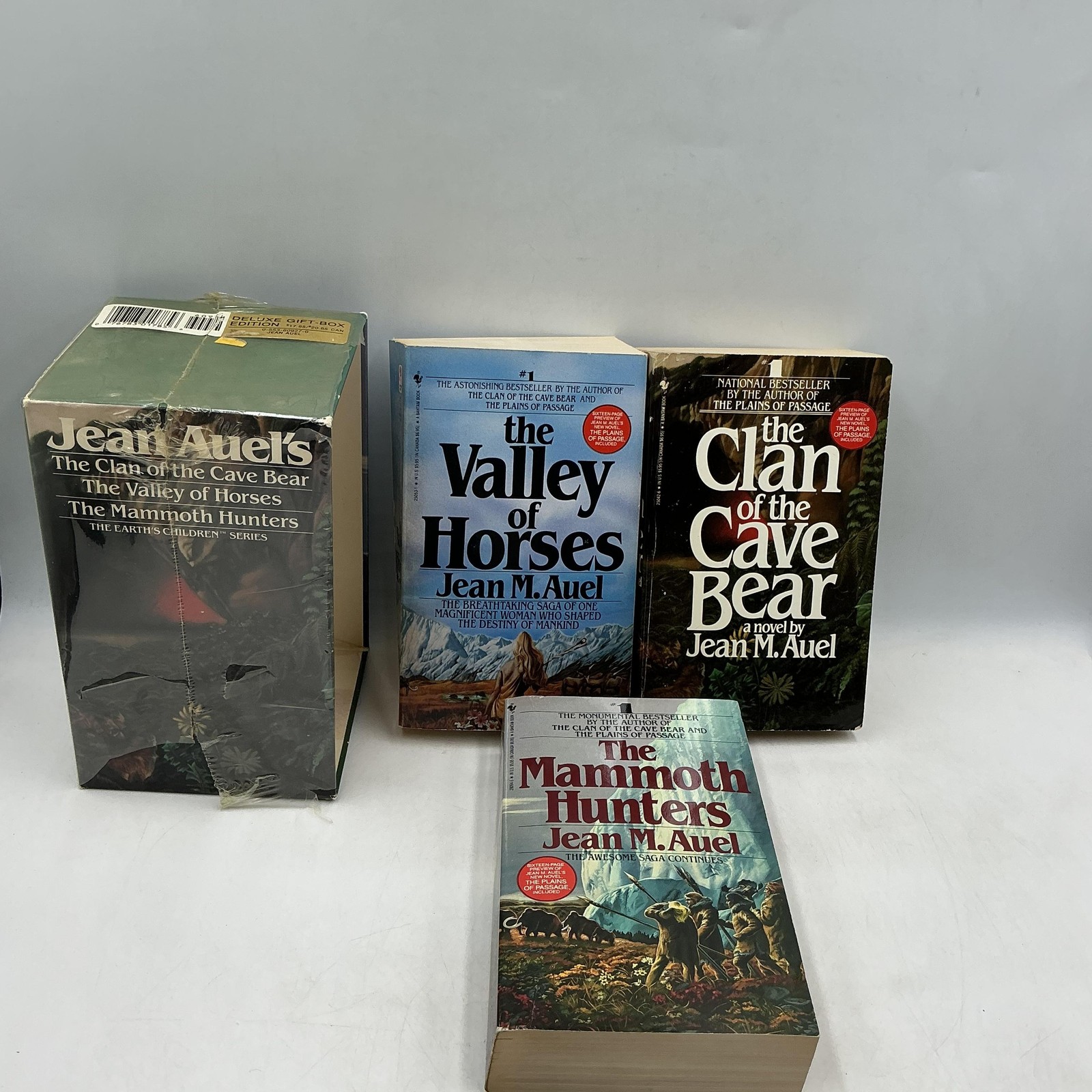 Vintage Jean M Auel Earth’s Children 3 PB Box Set Bantam Black 1986 USA Saga