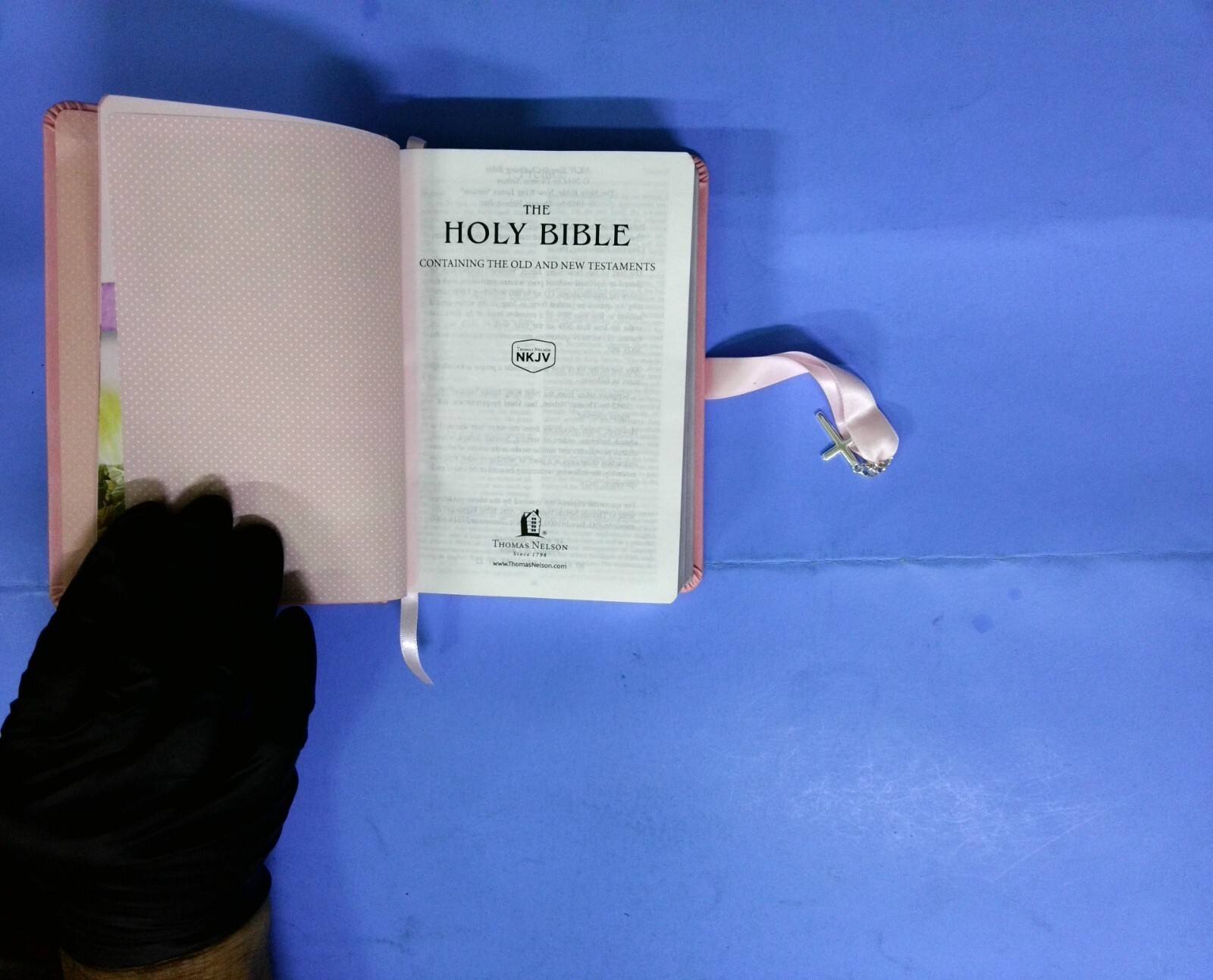 Simply Charming Bible: Pink Edition – Hardcover By Thomas Nelson – GOOD