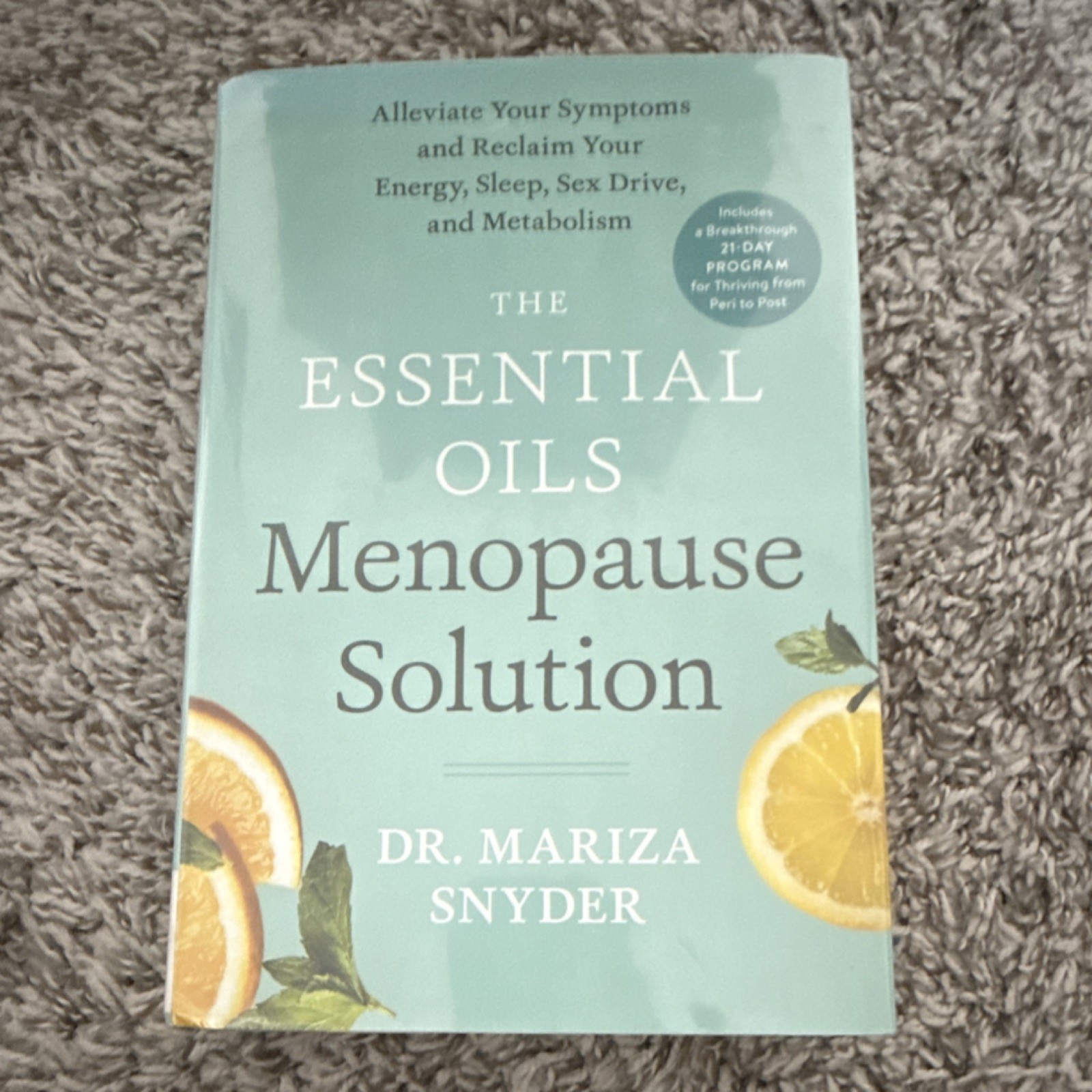 The Essential Oils Menopause Solution by Dr. Mariza Snyder, Hardcover, English,…