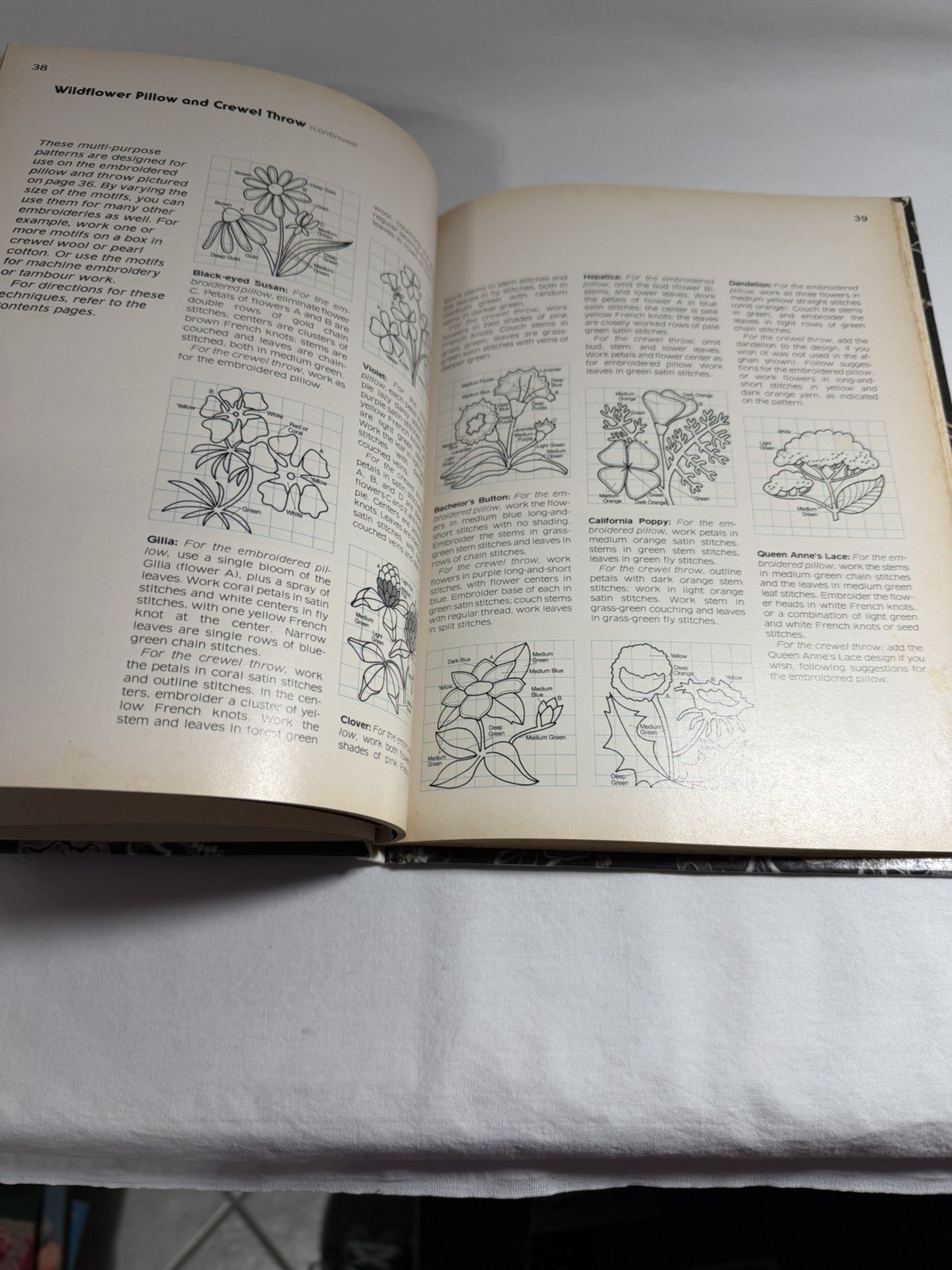 Better Homes And Gardens VTG 1978 Embroidery Hardcover 96 Pages