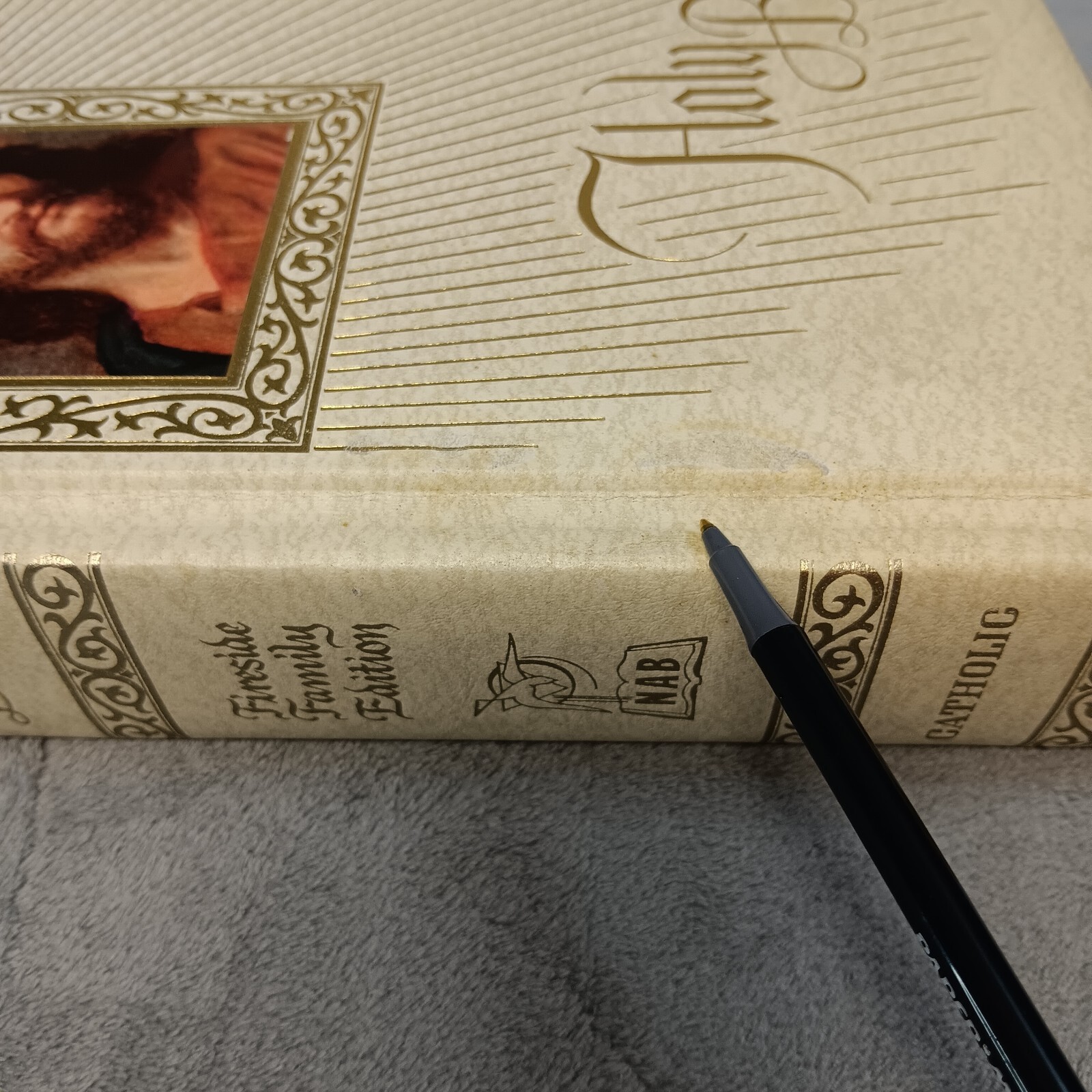 Holy Bible Fireside Family Edition NAB Catholic White Cover 1974-1975 1250+ Page