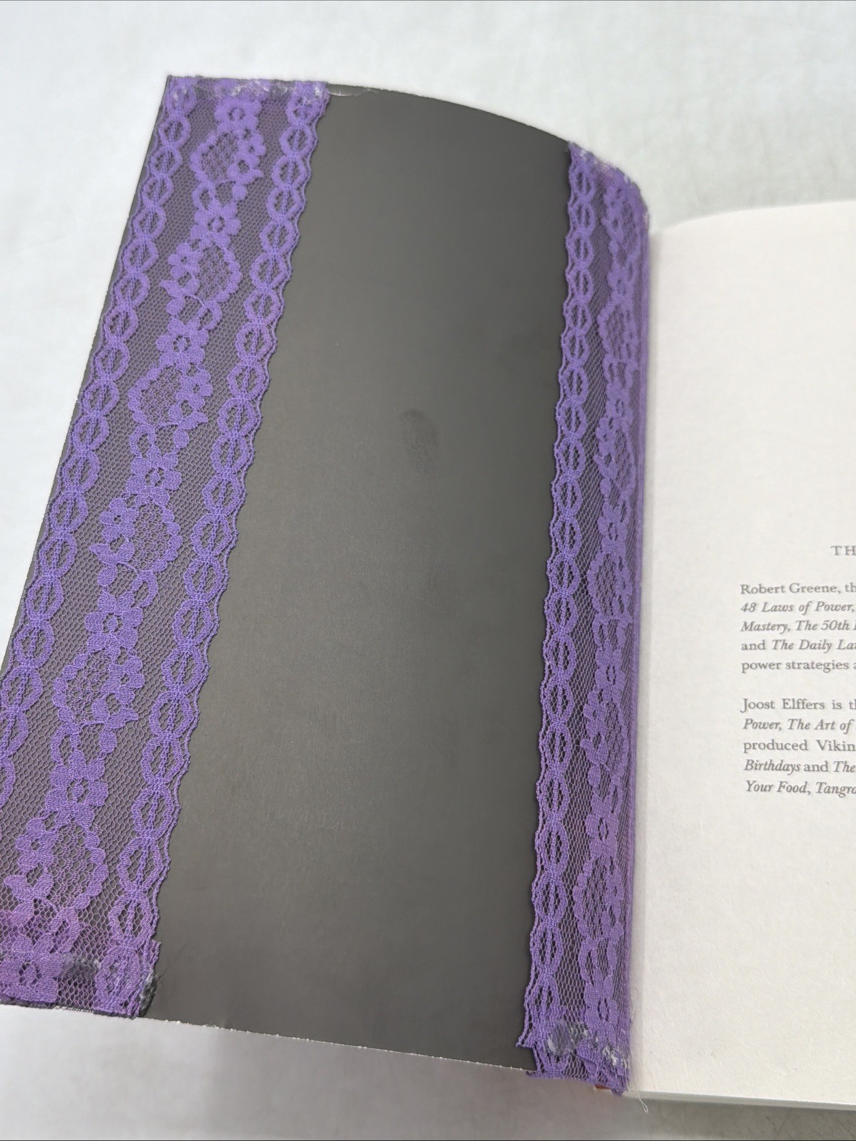 The 48 Laws of Power (The Robert Greene Collection) – Paperback – GOOD CUSTOM