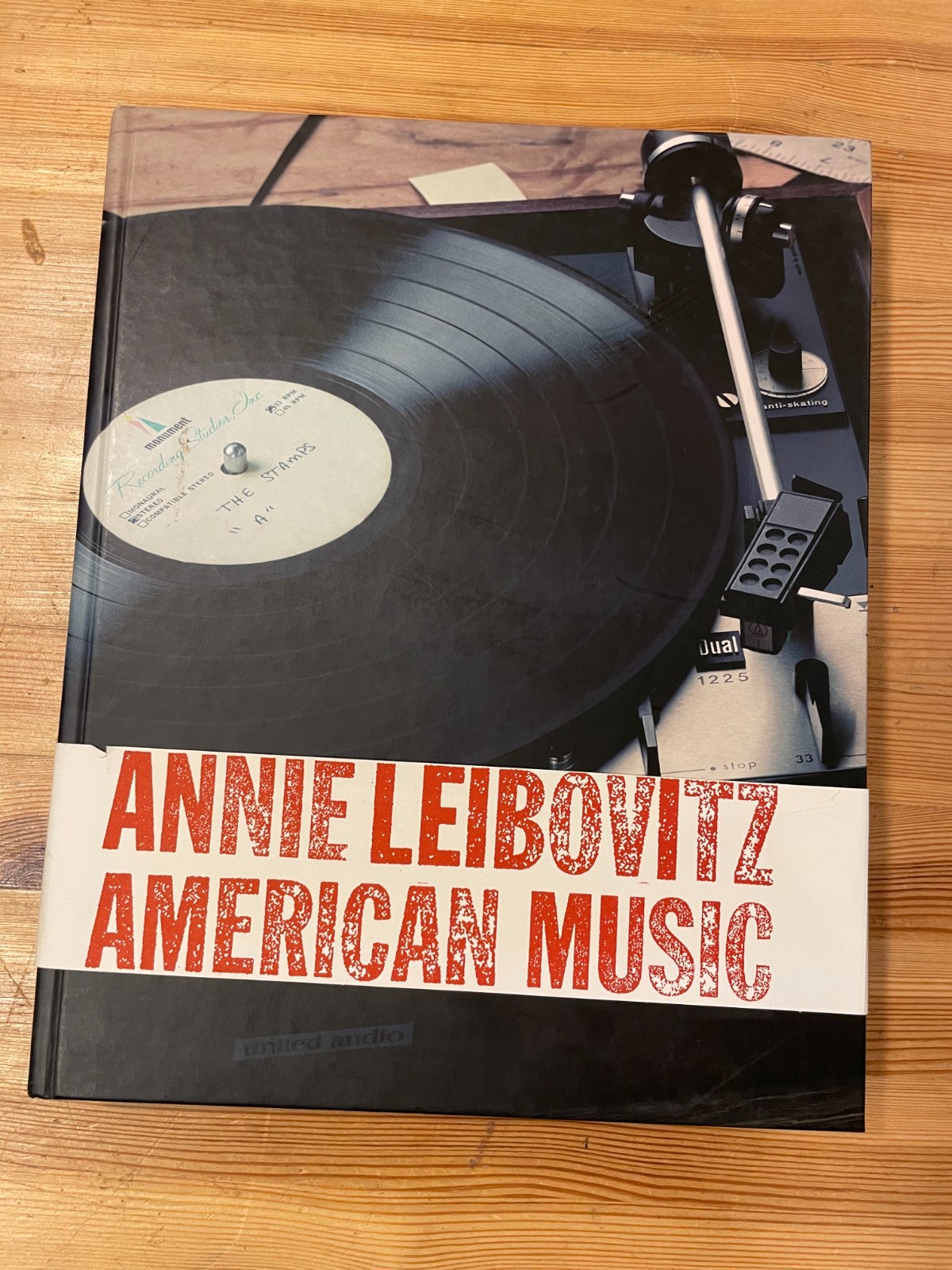 SIGNED American Music By Annie Leibovitz 2003 First Edition Hardcover