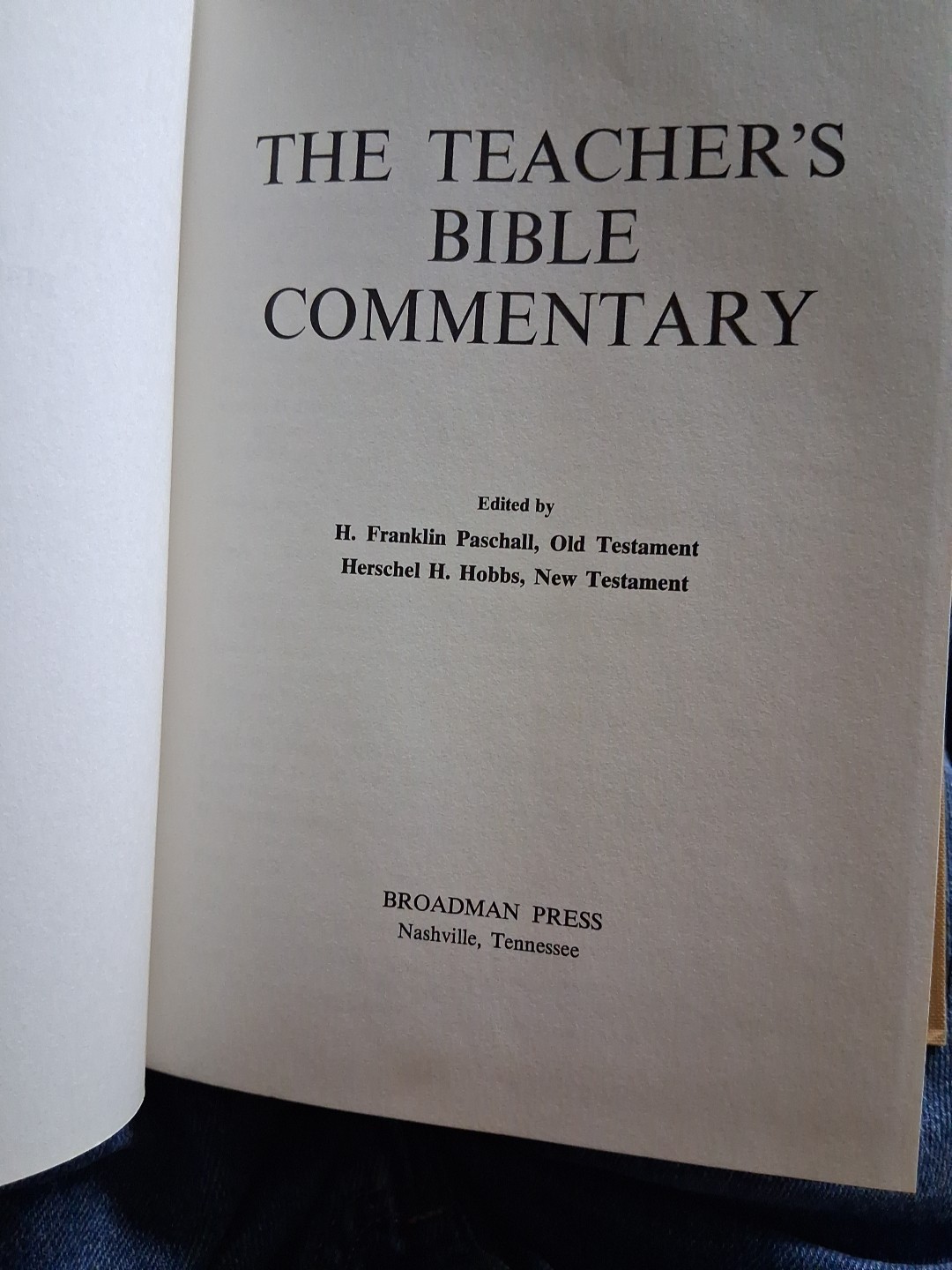 The Teacher’s Bible Commentary – Paschall & Hobbs – 1972 HC/DJ. 824 Pages. ❤