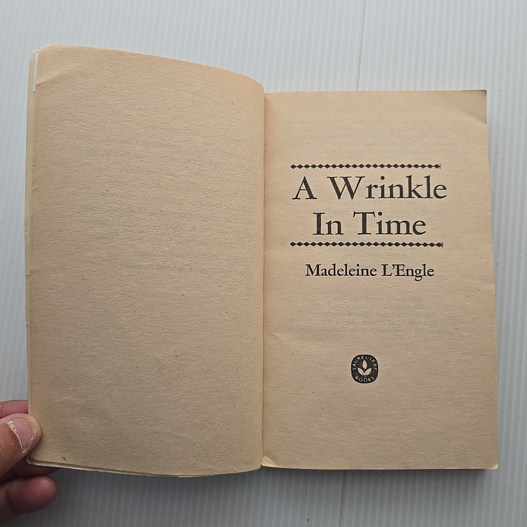 A Wrinkle in Time – Madeleine L’Engle PB 1984 Dell Laurel Leaf (Stranger Things)