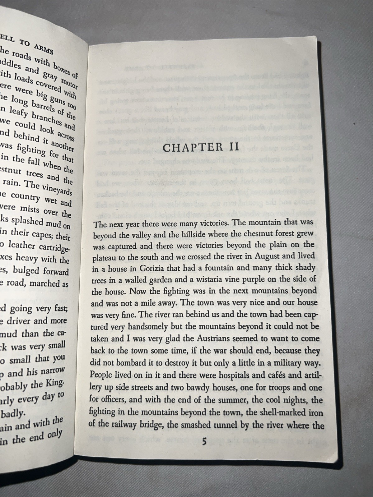 A Farewell to Arms (A Scribner Classic) – Paperback By Hemingway, Ernest – GOOD