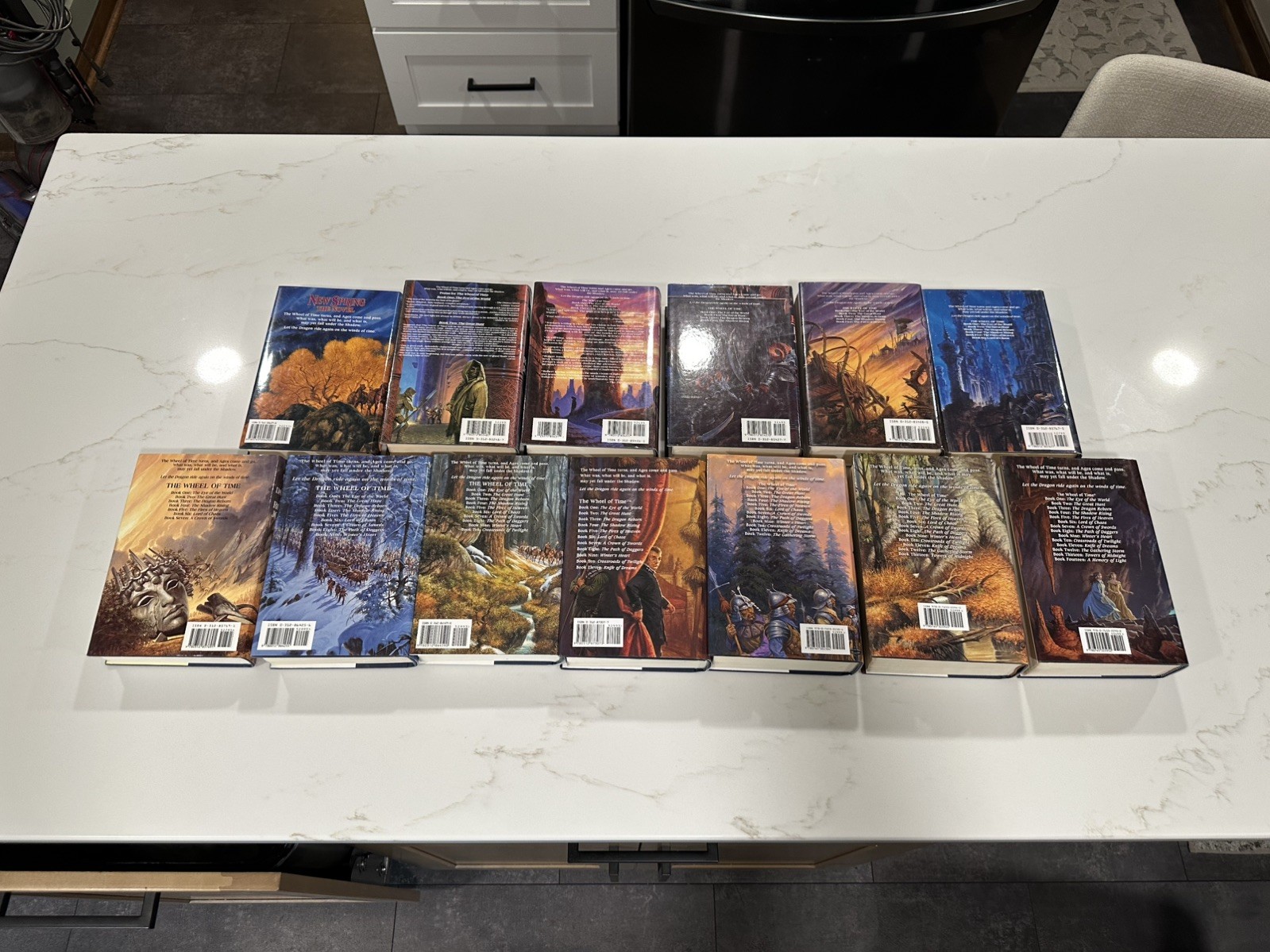 Robert Jordan THE WHEEL OF TIME HCDJ incomplete set – missing books 1 and 2