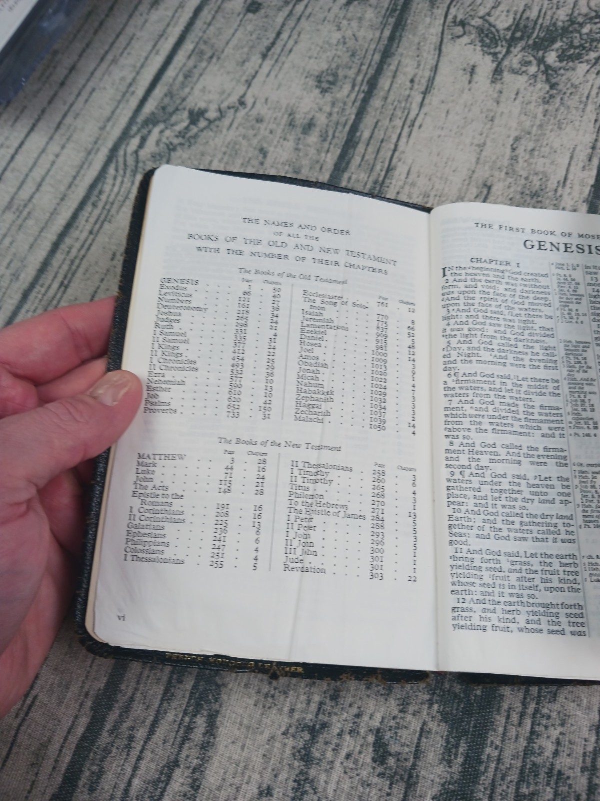 Holy Bible: Authorized King James Version (Zondervan, Concordance, Red) Pre-Own