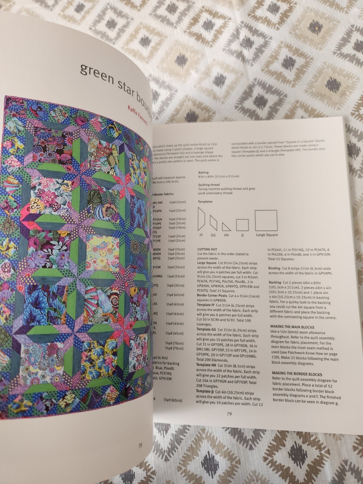 Kaffe Quilts Again: 20 Favorite Quilts in Colorways from Rowan By Kaffe Fassett