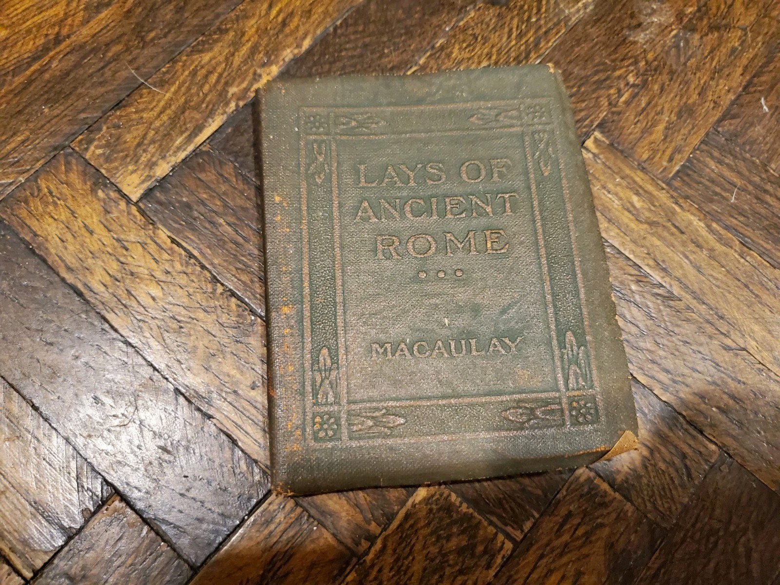 Antq Little Leather Library, Redcroft Ed. of „Lays of Ancient Rome“ by Macaulay
